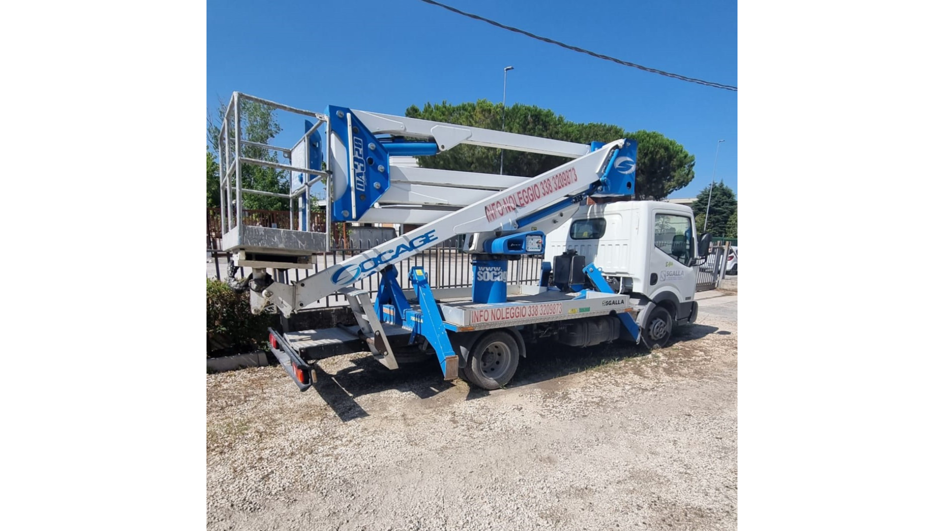 Piattaforma autocarrata Nissan Socage DA320 usata