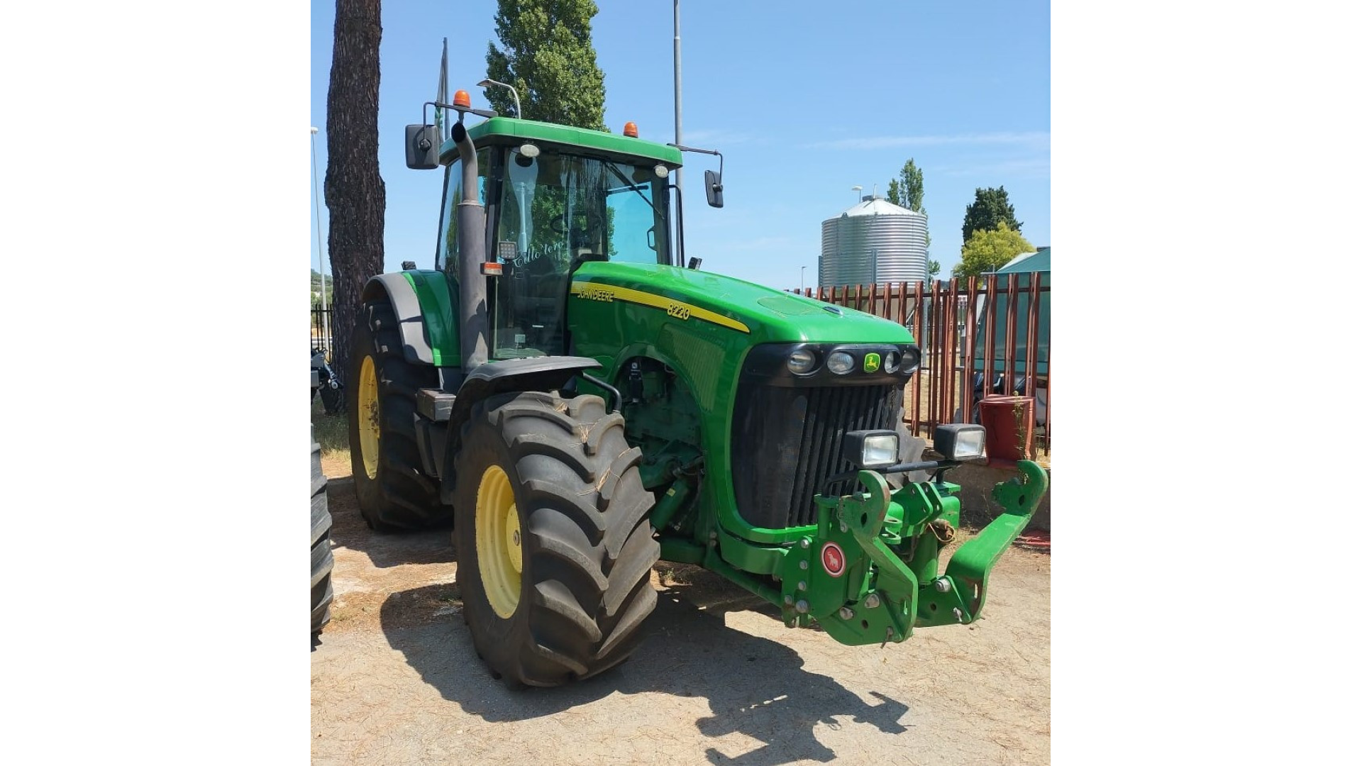 Trattore John Deere 8220 usato