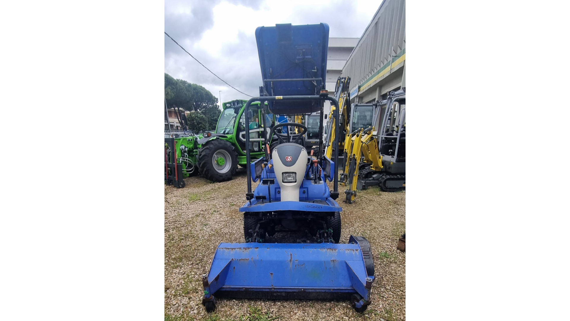 Trattorino tosaerba ISEKI SFH 240 usato