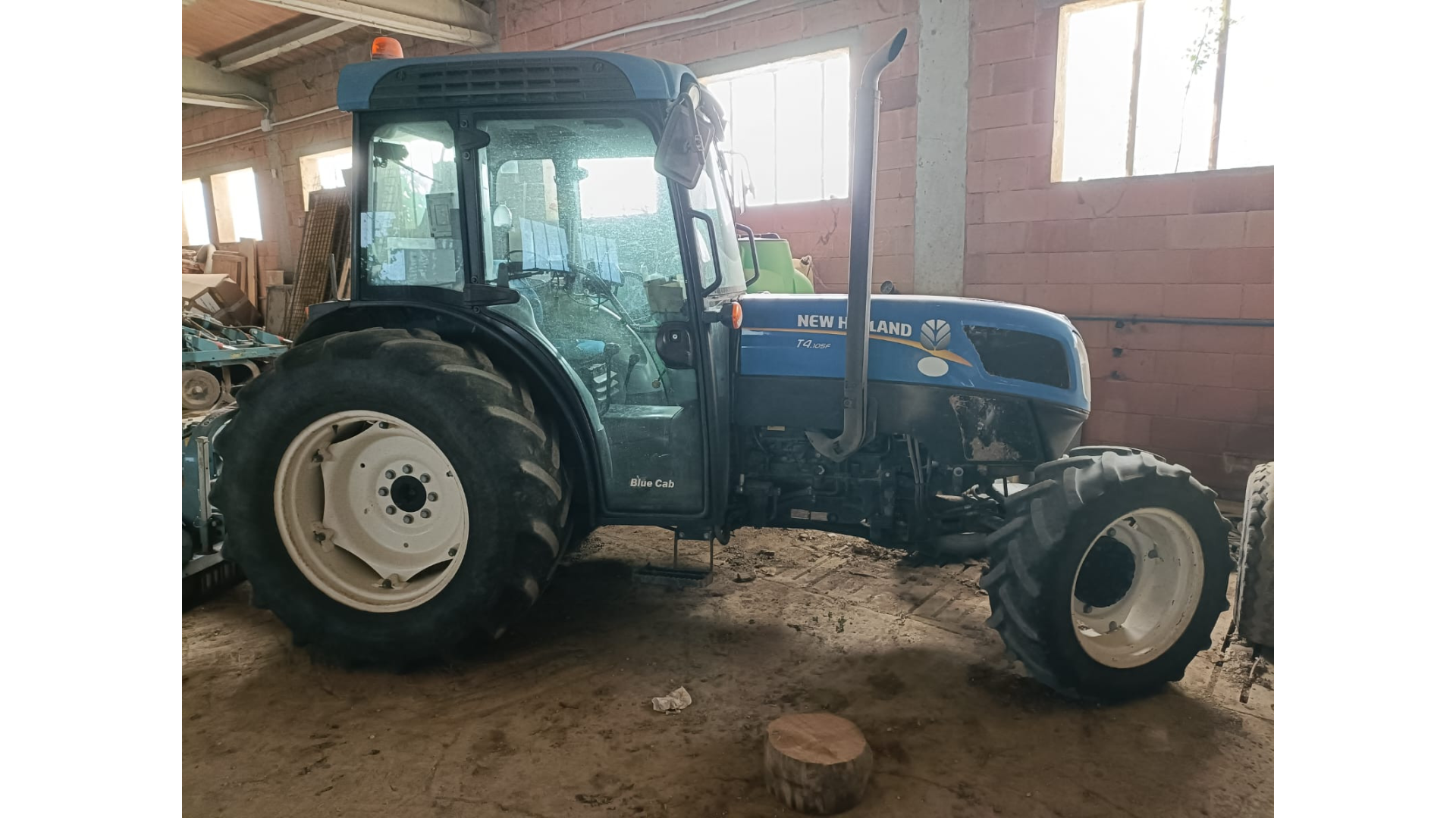 Trattore New Holland T4.105F usato