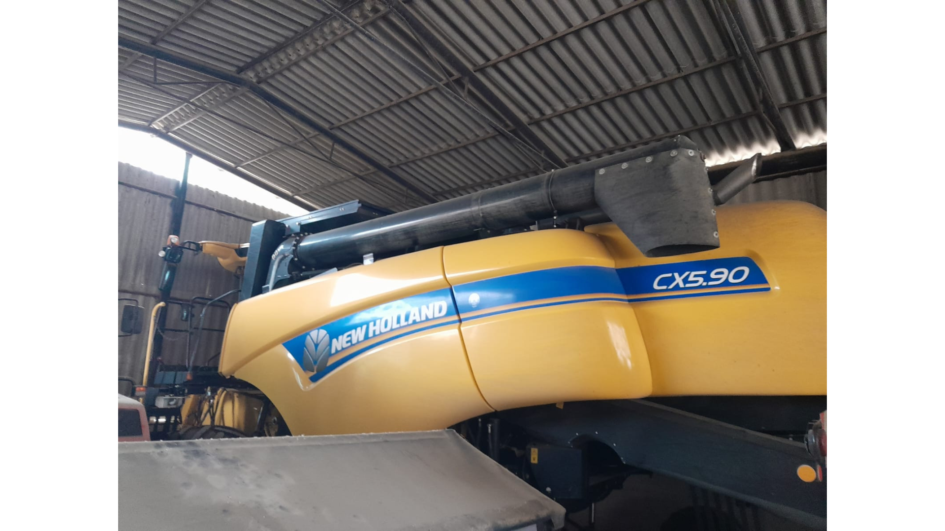 Mietitrebbia New Holland CX5.90 HILLSIDE Usata
