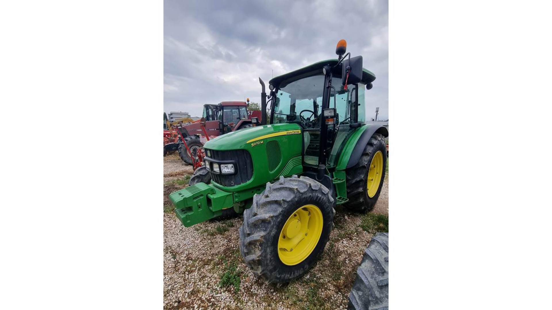 Trattore John Deere 5070M usato in vendita