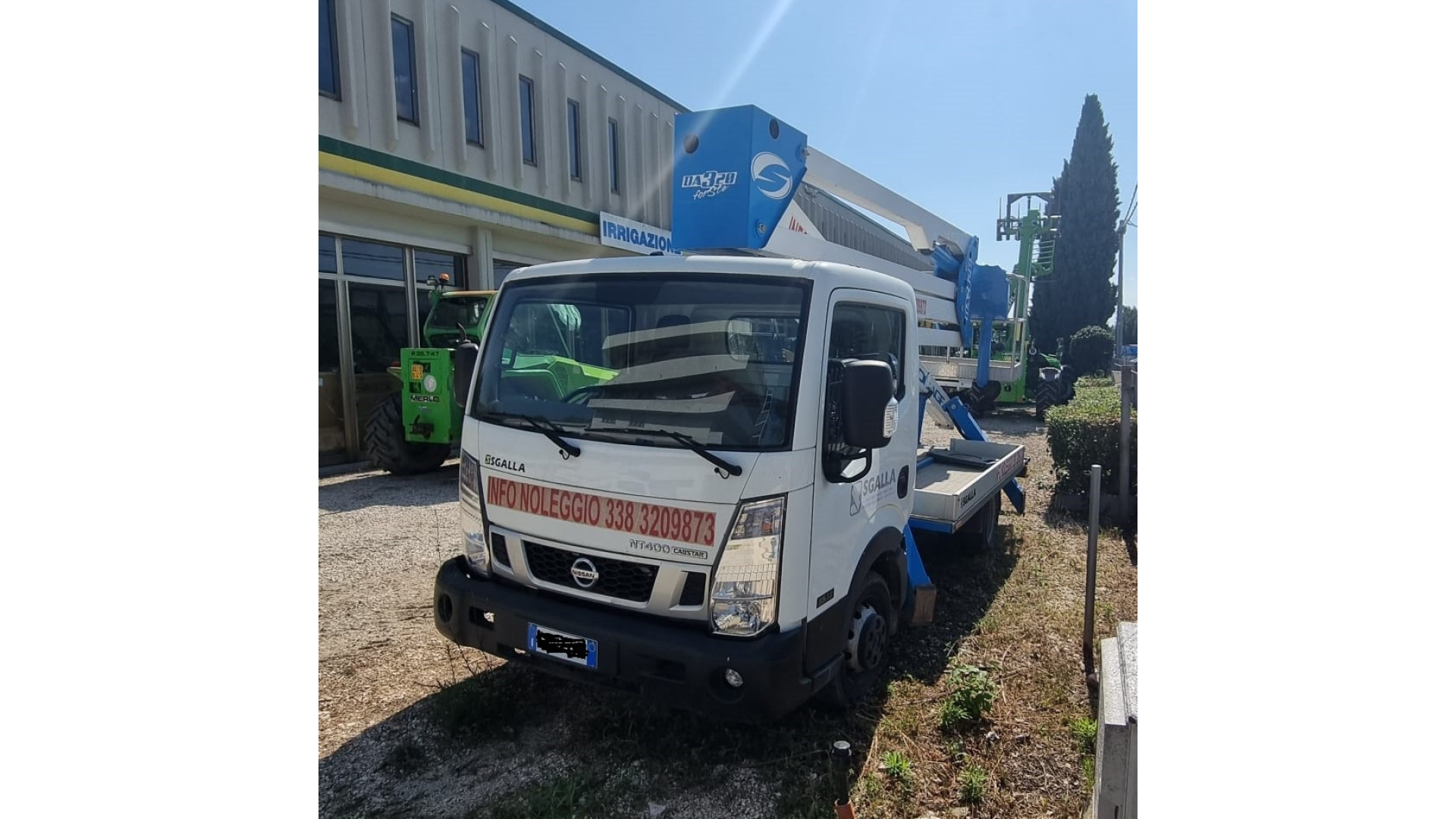 Piattaforma autocarrata Nissan Socage DA320 usata