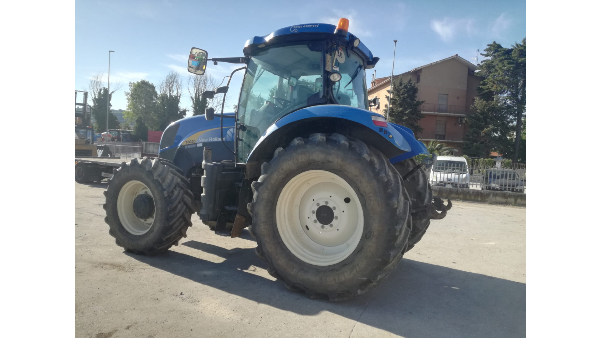 Trattore New Holland T6050 Range Command usato