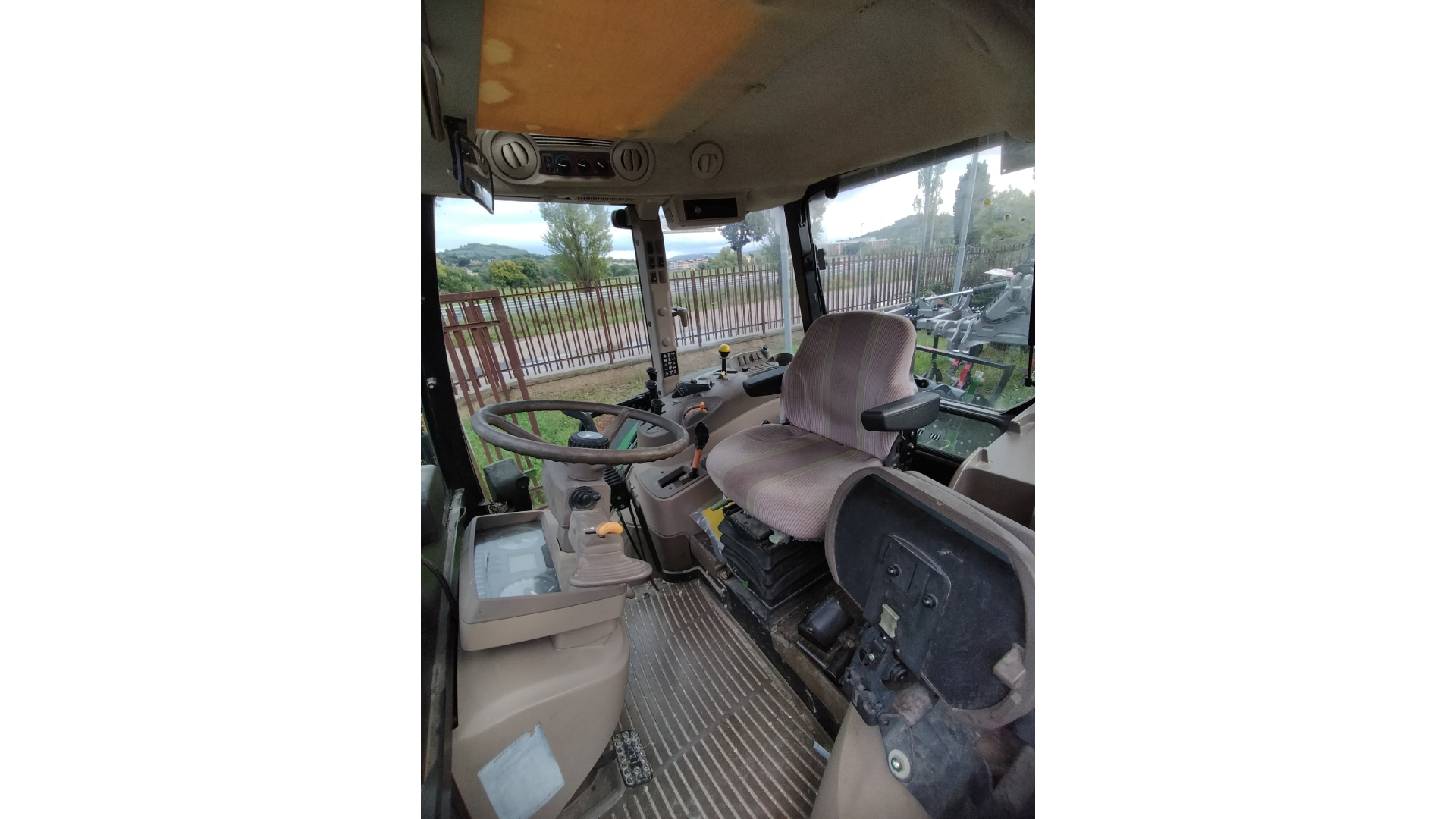 Trattore John Deere 5090R usato