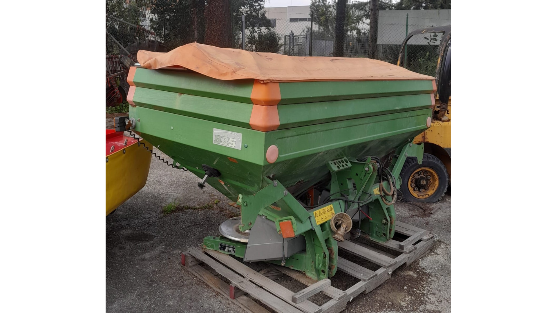 Spandiconcime Amazone ZAM 1201 usato