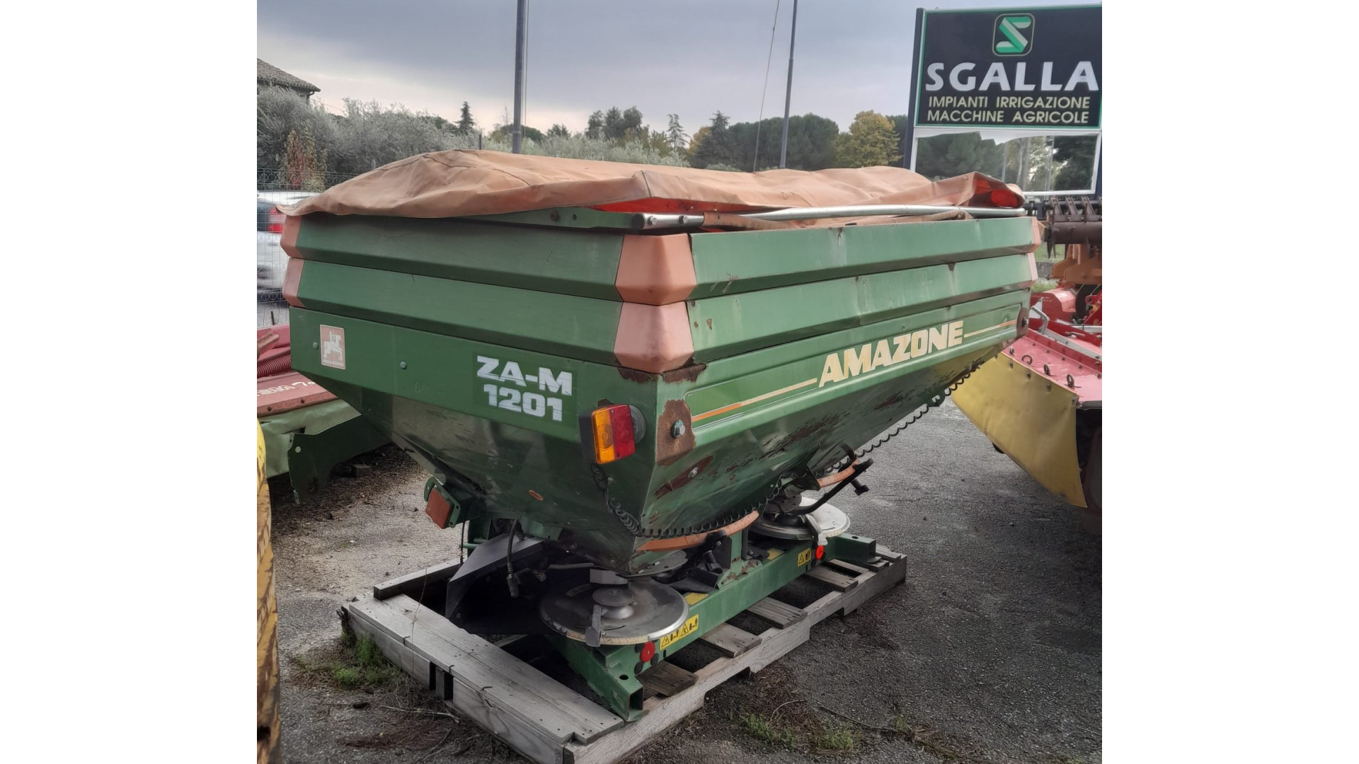 Spandiconcime Amazone ZAM 1201 usato