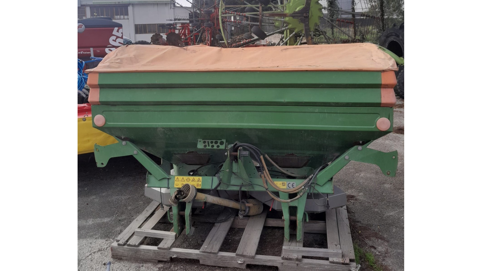 Spandiconcime Amazone ZAM 1201 usato