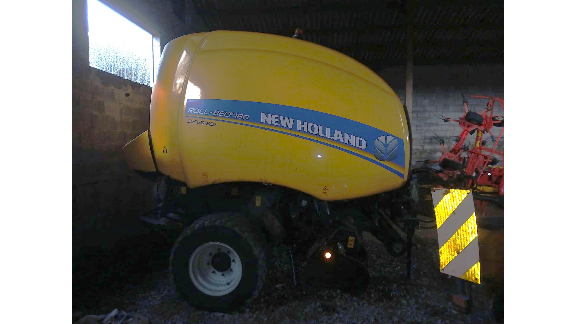 Rotopressa New Holland Roll Belt 180 usata