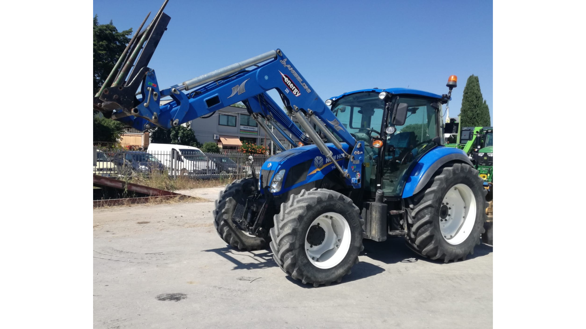 Trattore New Holland T4.105 usato