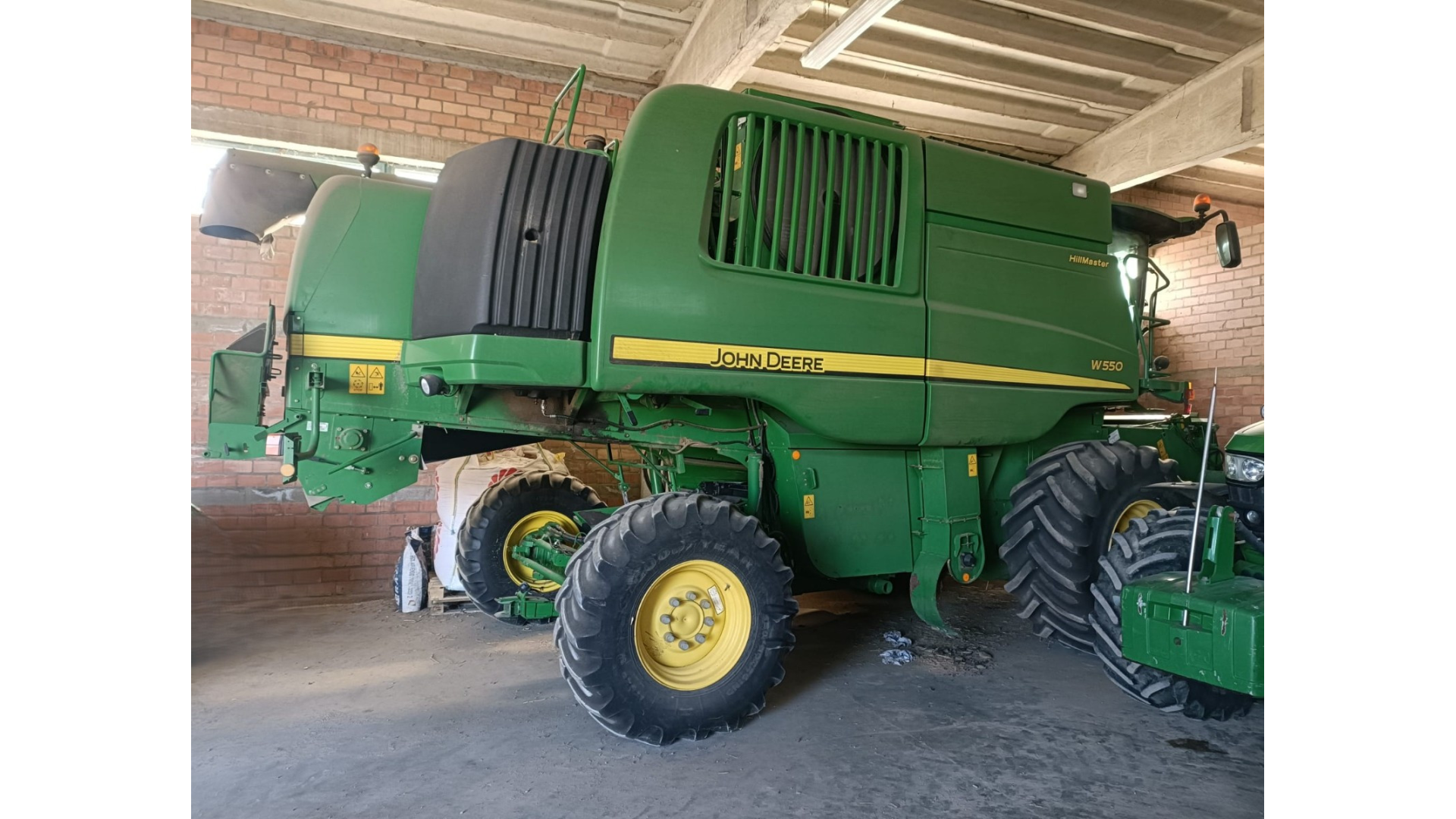 Mietitrebbia John Deere W550 Hillmaster usata