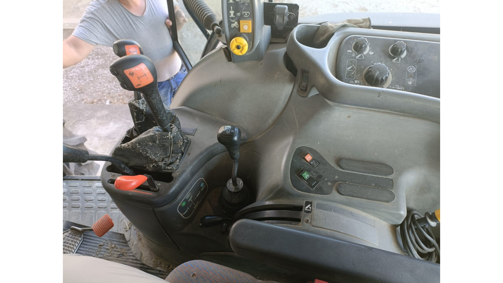 Trattore New Holland TS90 usato