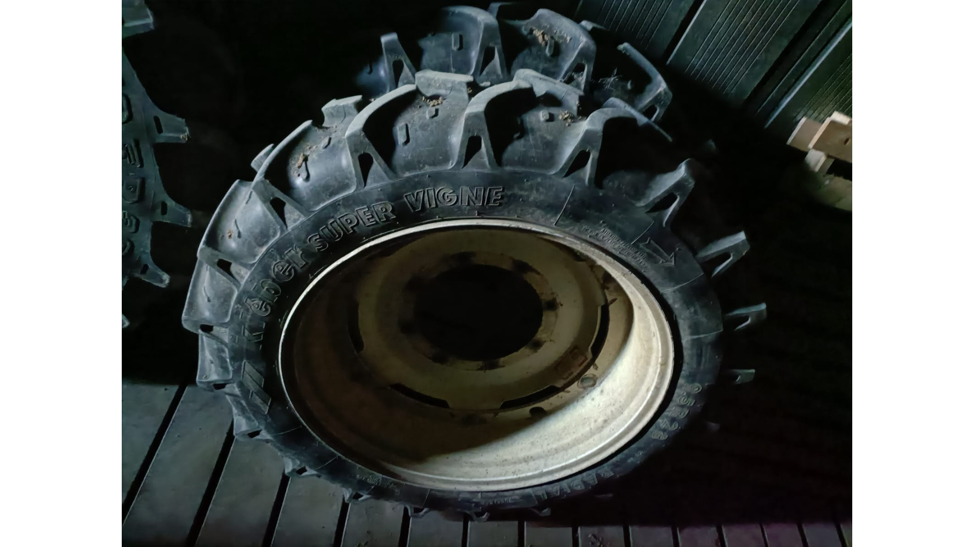 Trattore New Holland TS90 usato