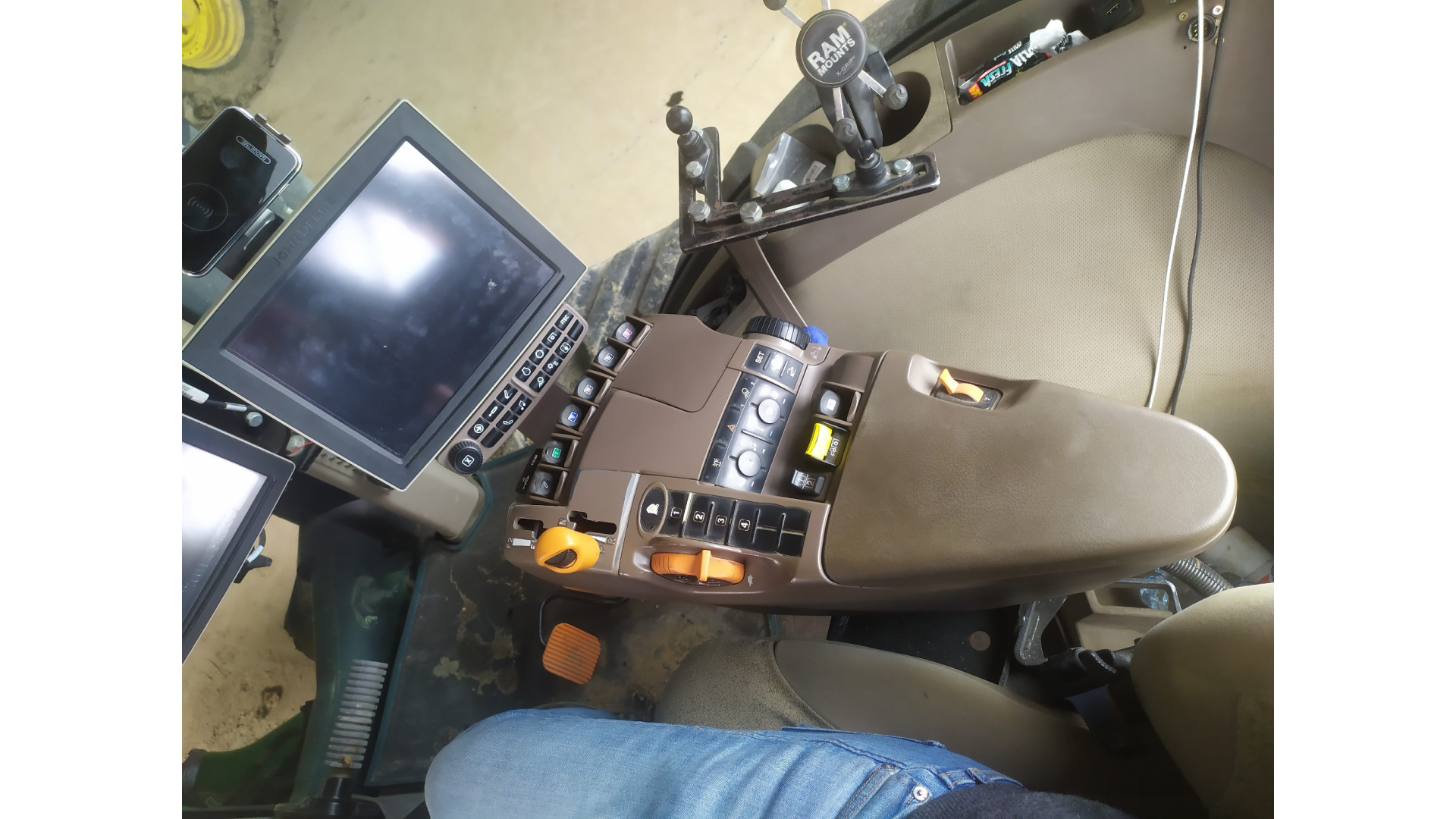 Trattore John Deere 8320RT usato