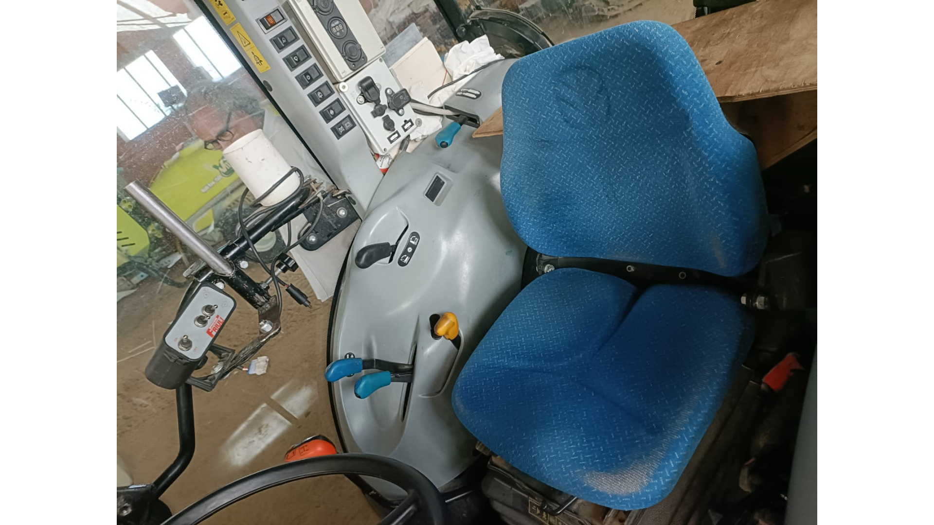 Trattore New Holland T4.105F usato