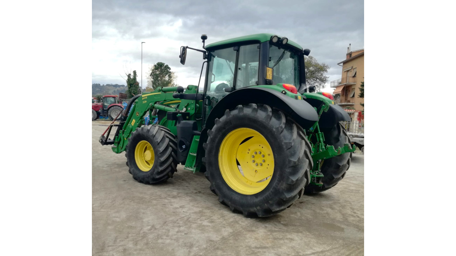 Trattore John Deere 6120M usato con Caricatore 643R