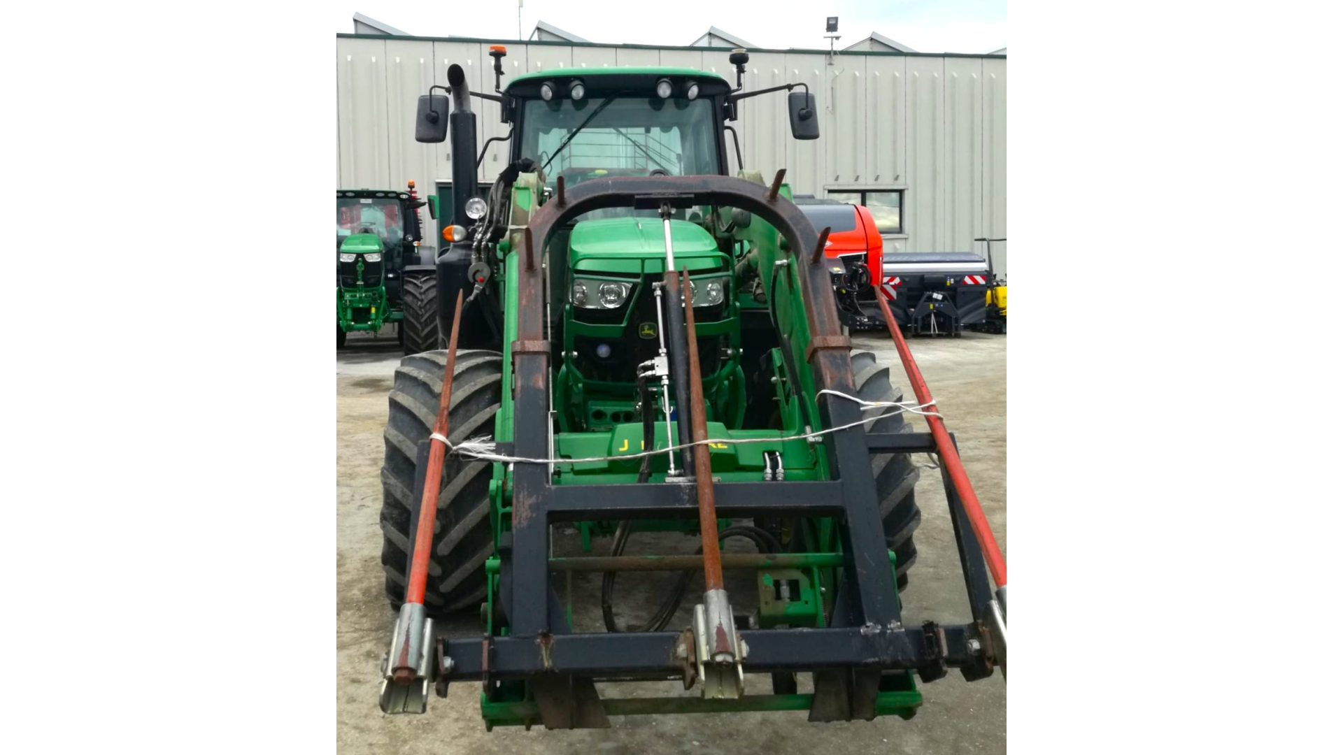 Trattore John Deere 6120M usato con Caricatore 643R