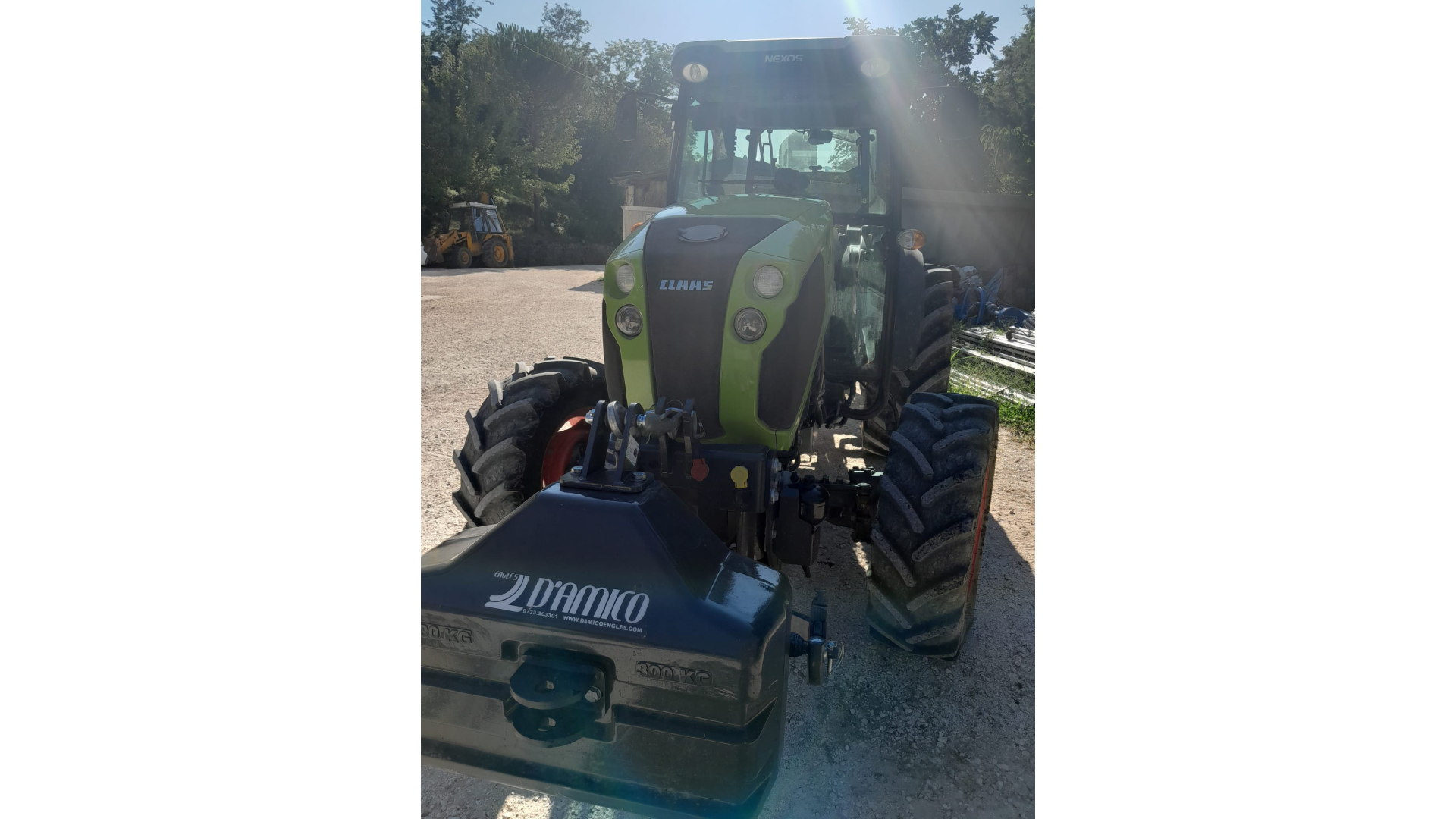 Trattore Claas NEXOS 240 F Usato