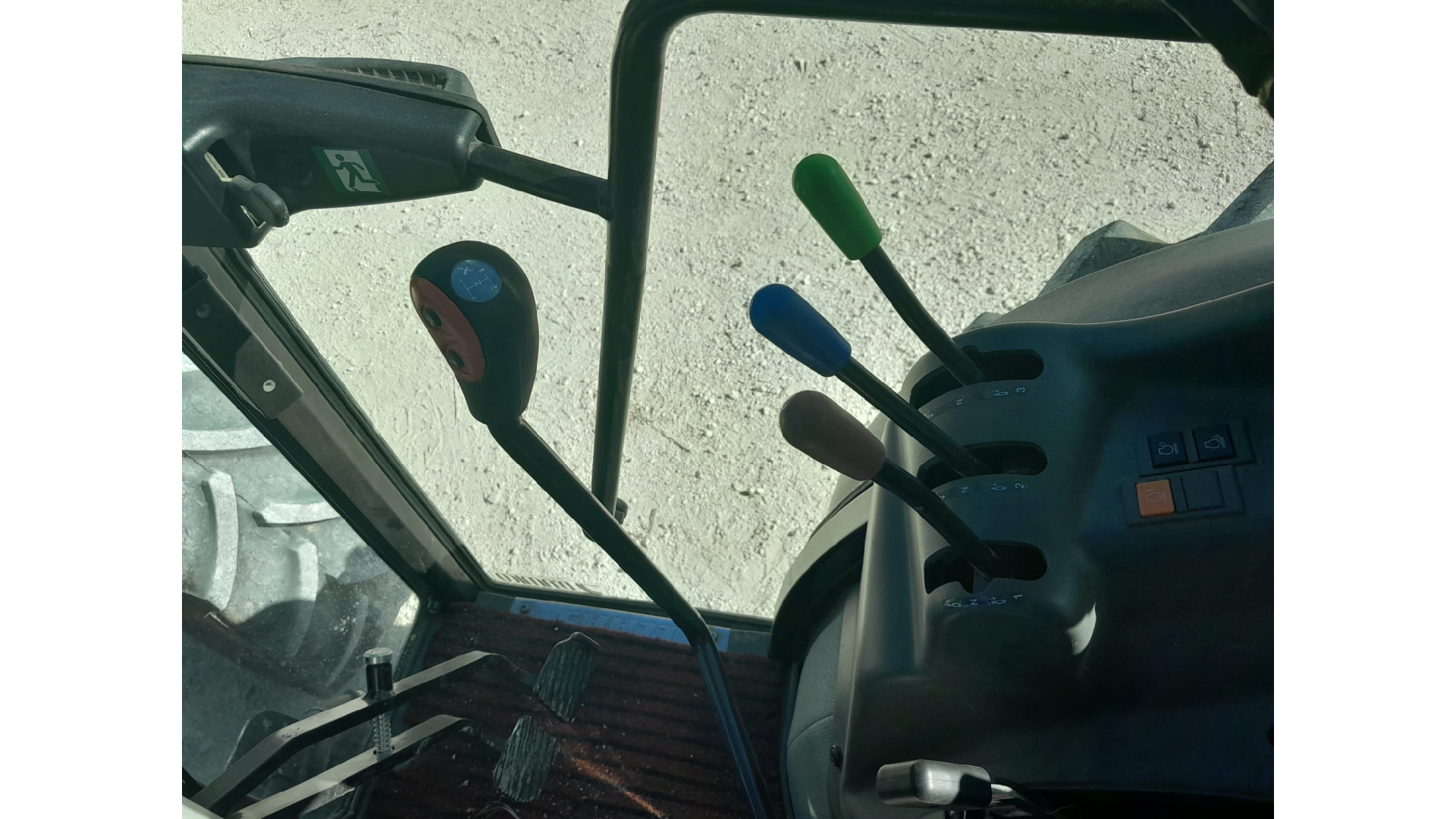 Trattore Claas NEXOS 240 F Usato