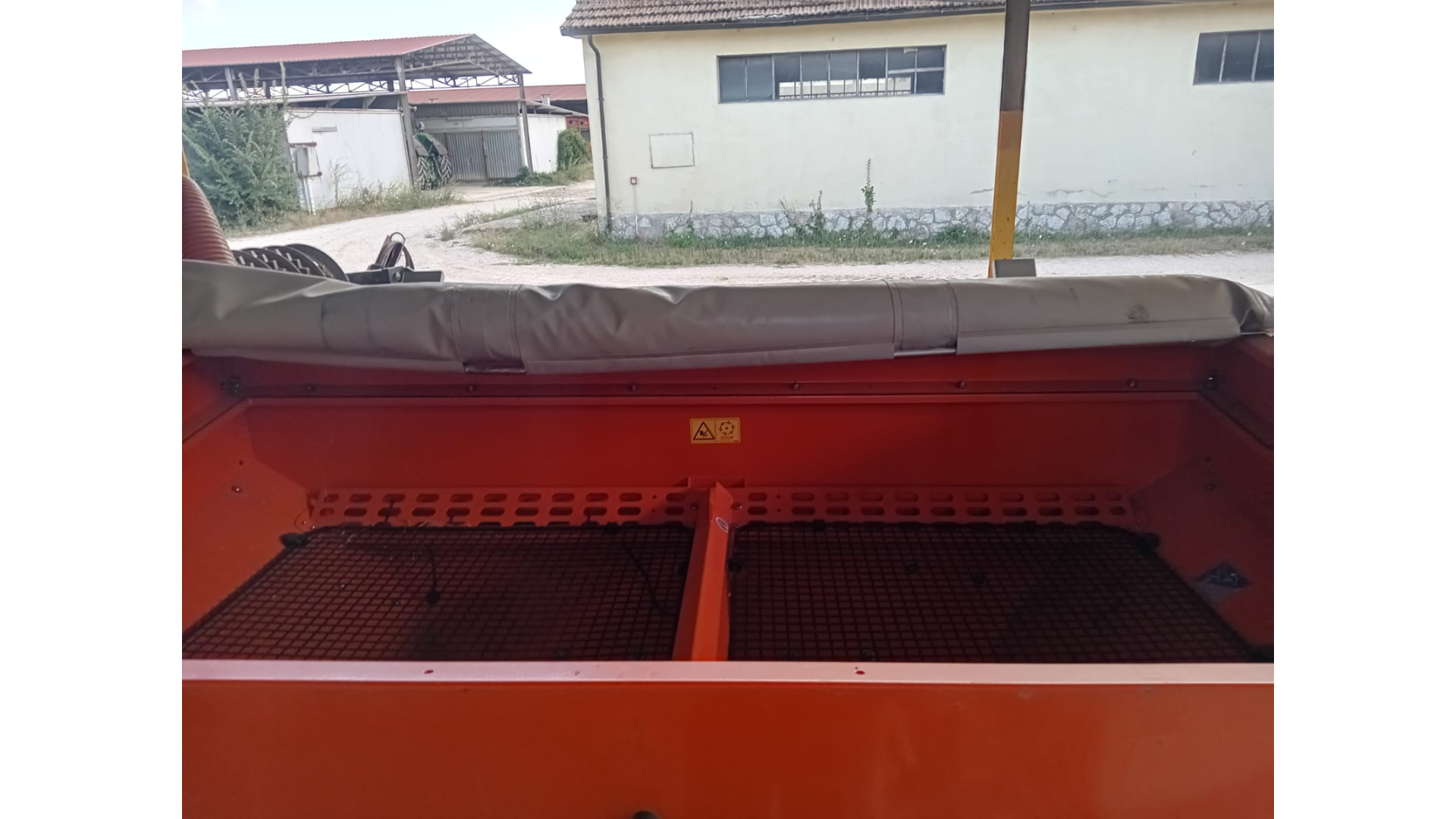 Tramoggia Kuhn TF1512 Usata