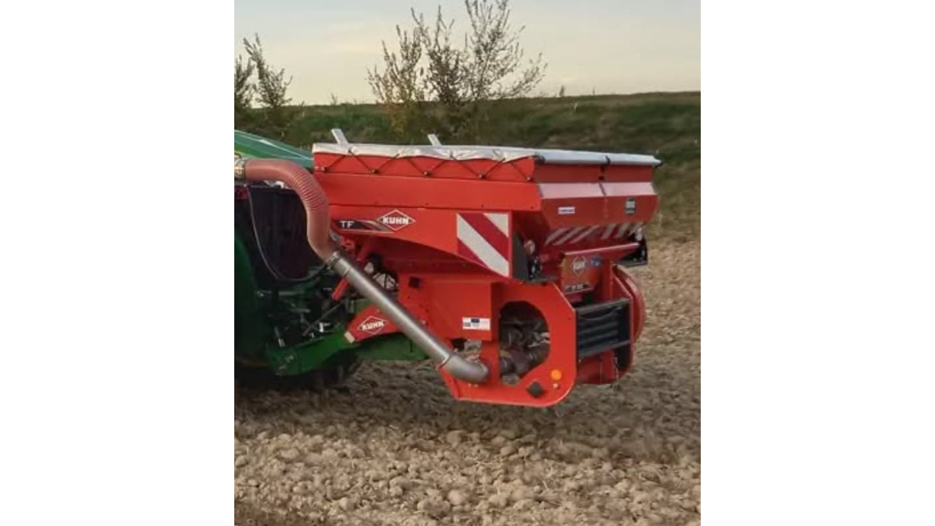 Tramoggia Kuhn TF1512 Usata