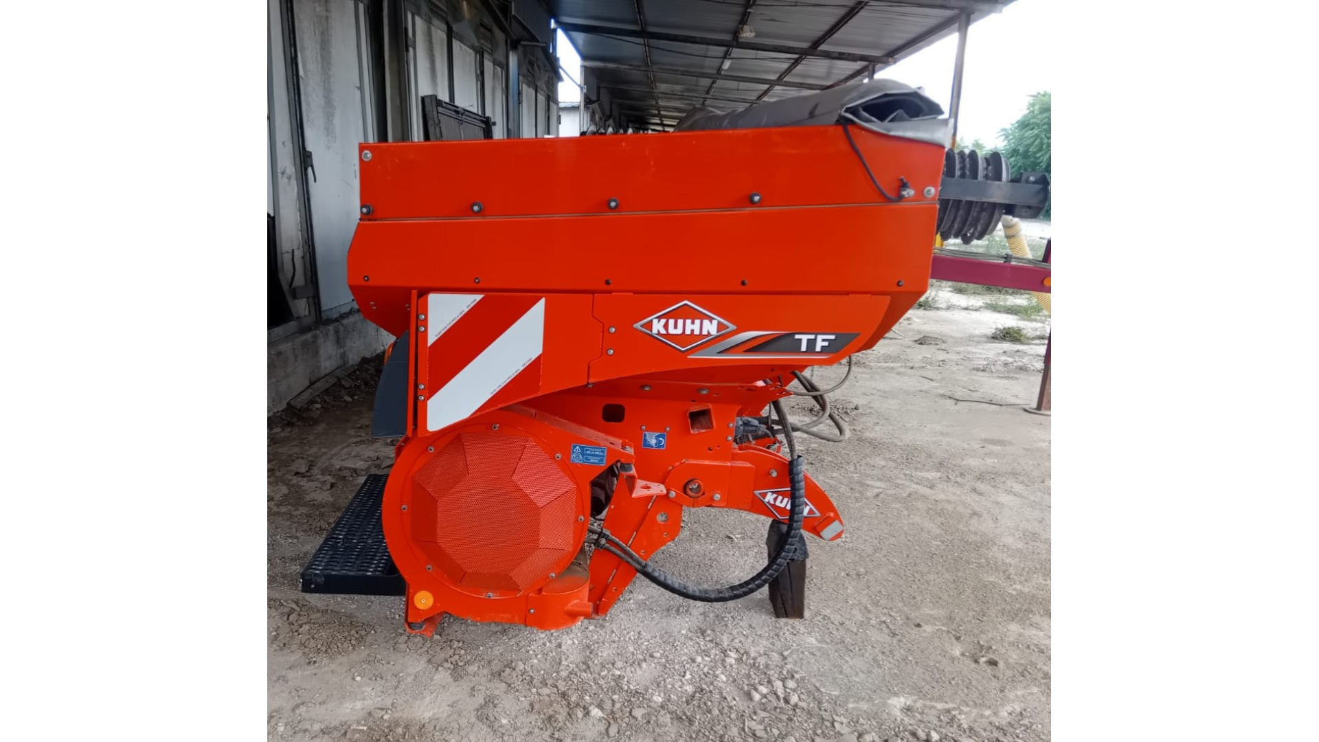 Tramoggia Kuhn TF1512 Usata