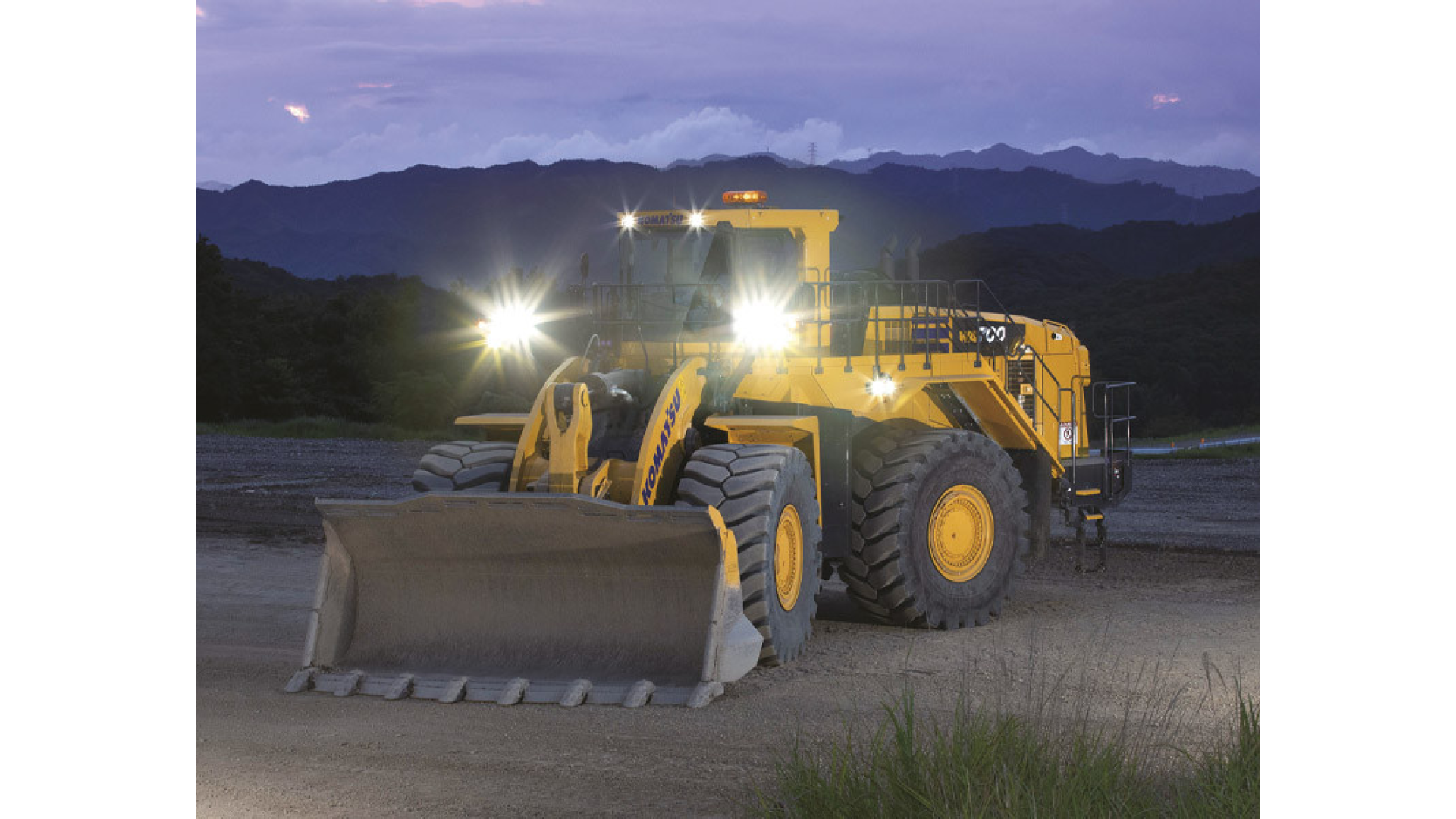 Pala Gommata KOMATSU WA700-8
