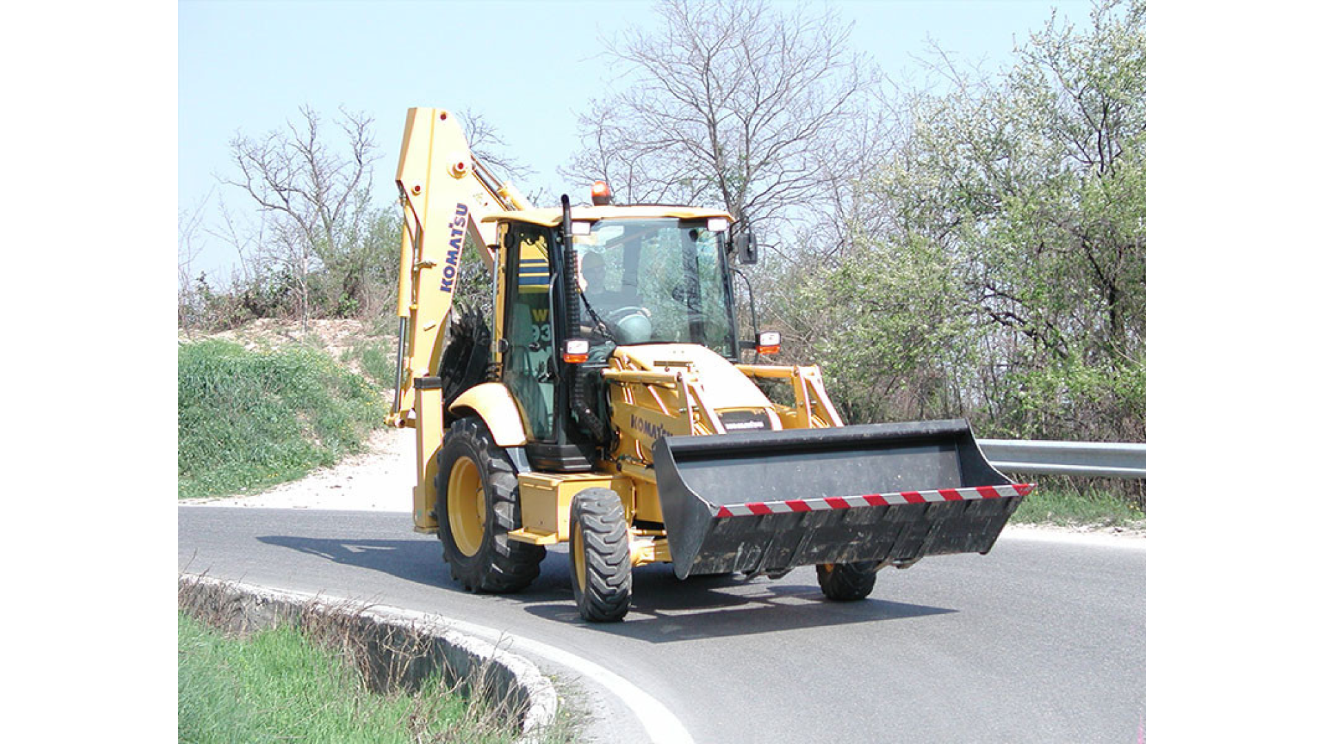 Terna KOMATSU WB93R-5