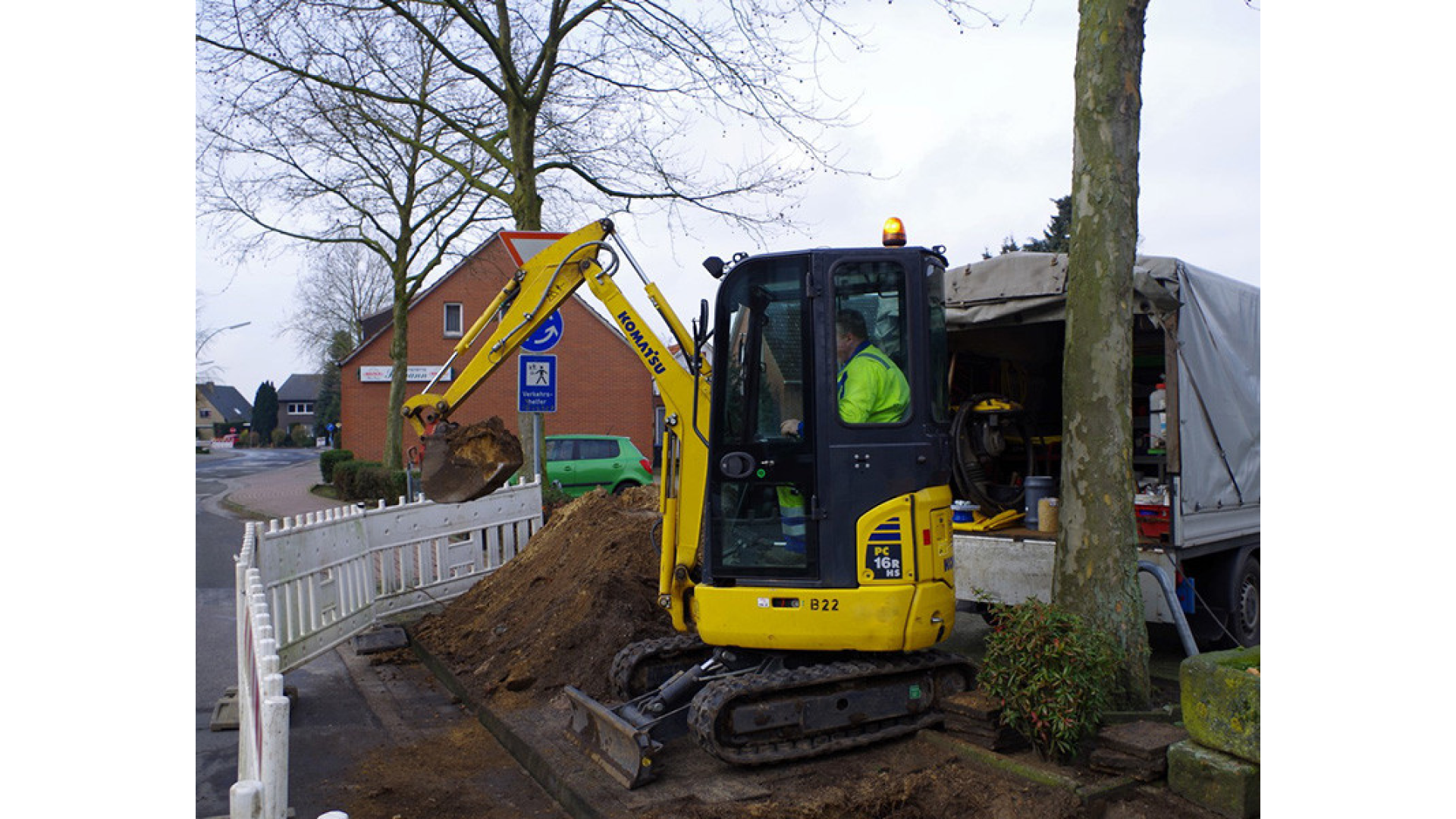 Miniescavatore KOMATSU PC16R-3