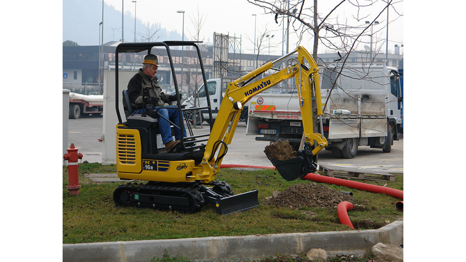 Miniescavatore KOMATSU PC16R-3
