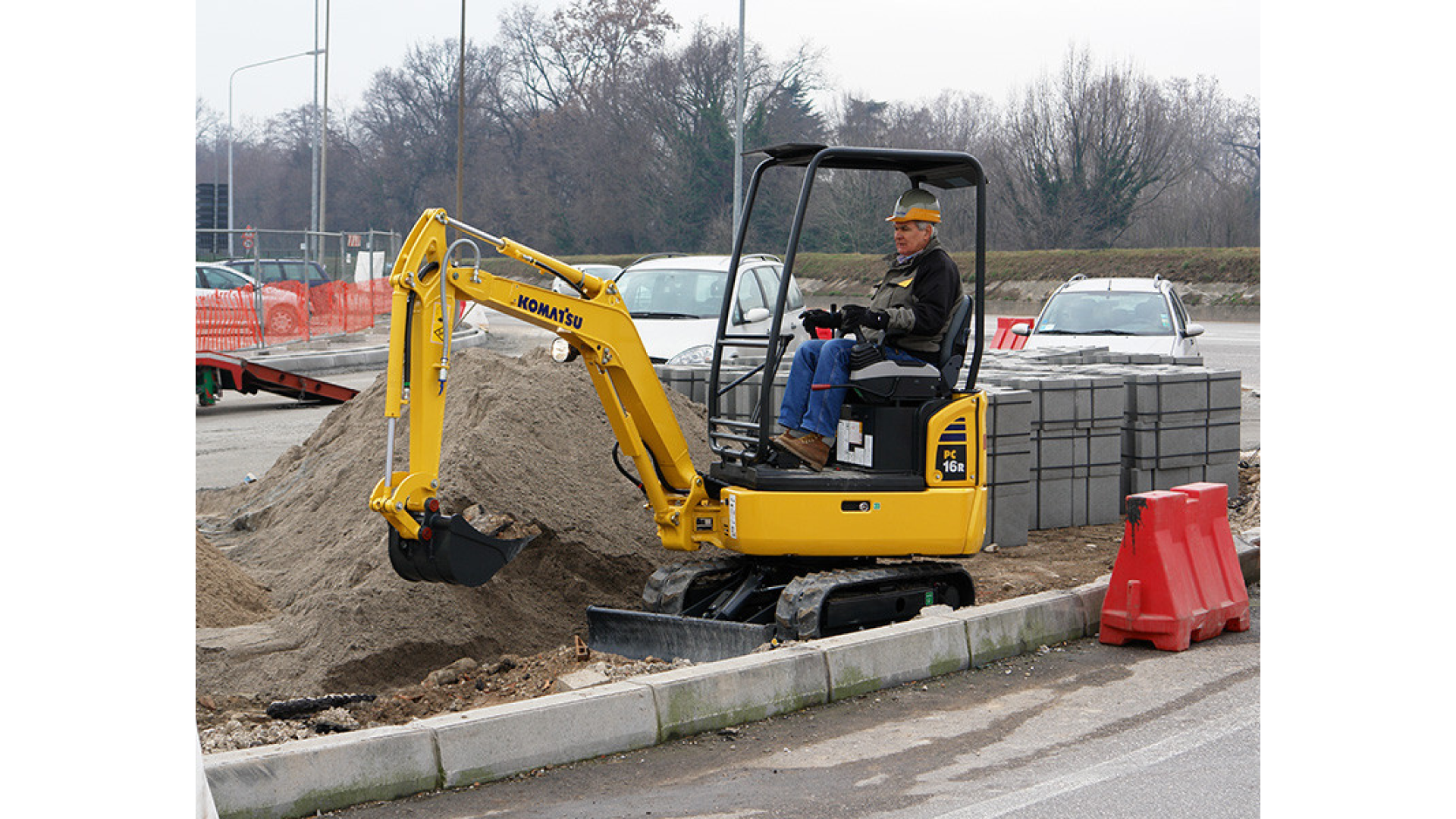 Miniescavatore KOMATSU PC16R-3