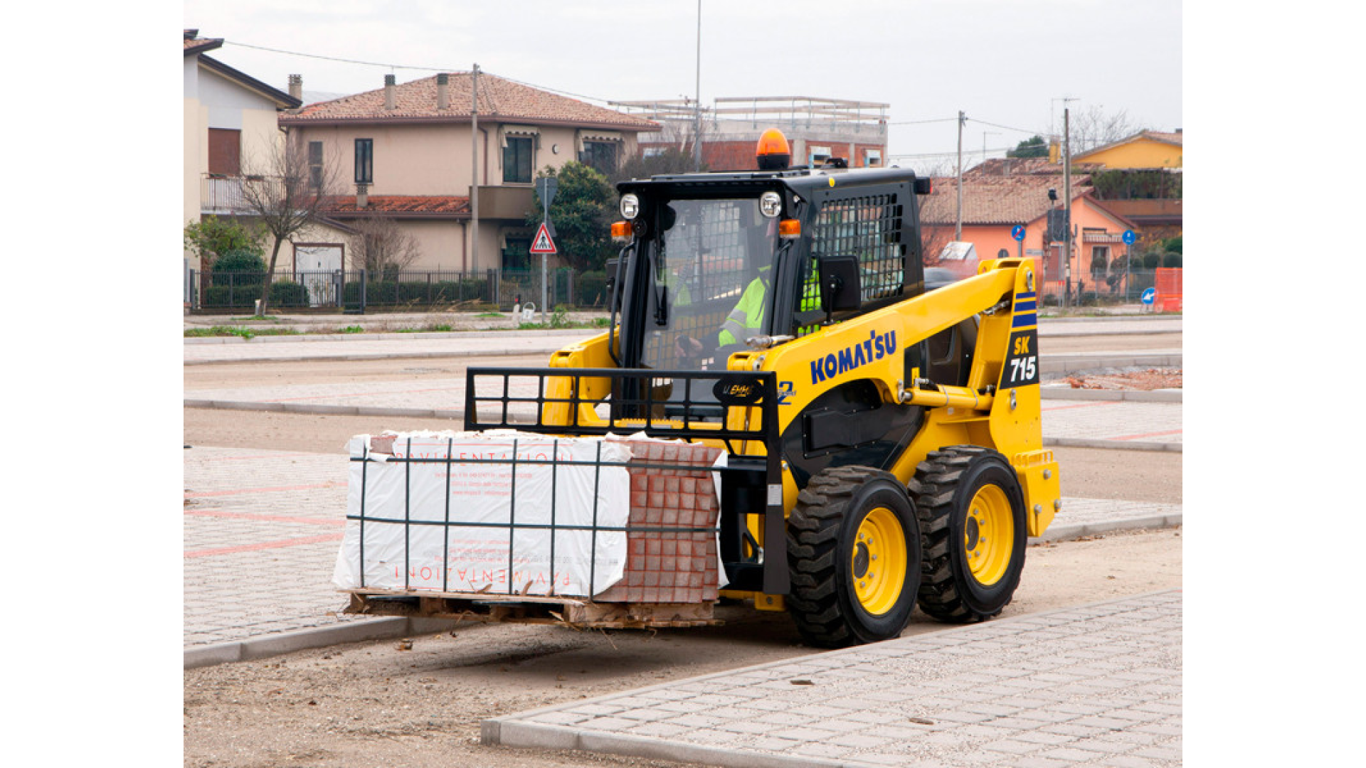 Minipala gommata KOMATSU SK715-8