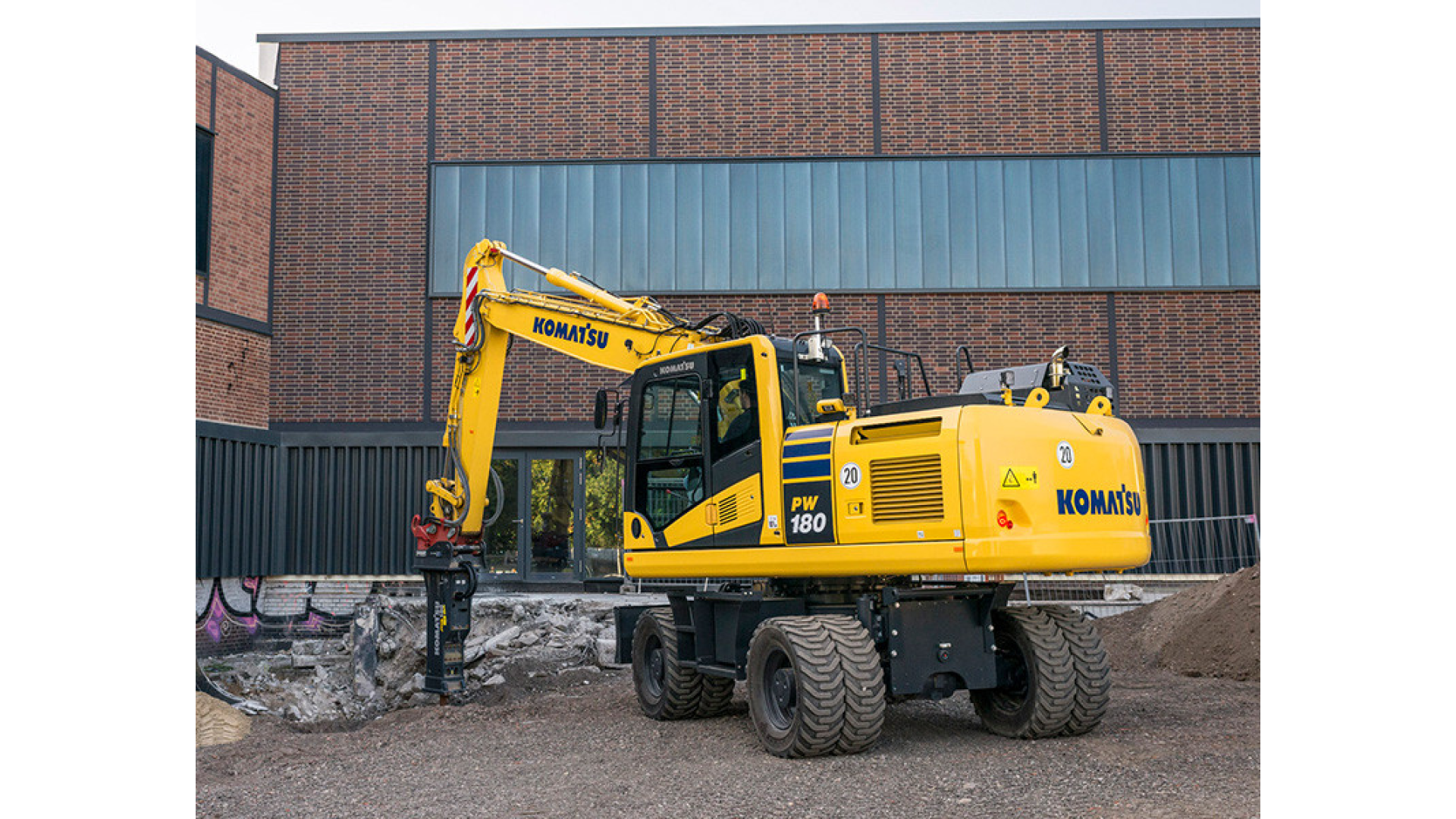 Escavatore KOMATSU PW180-11