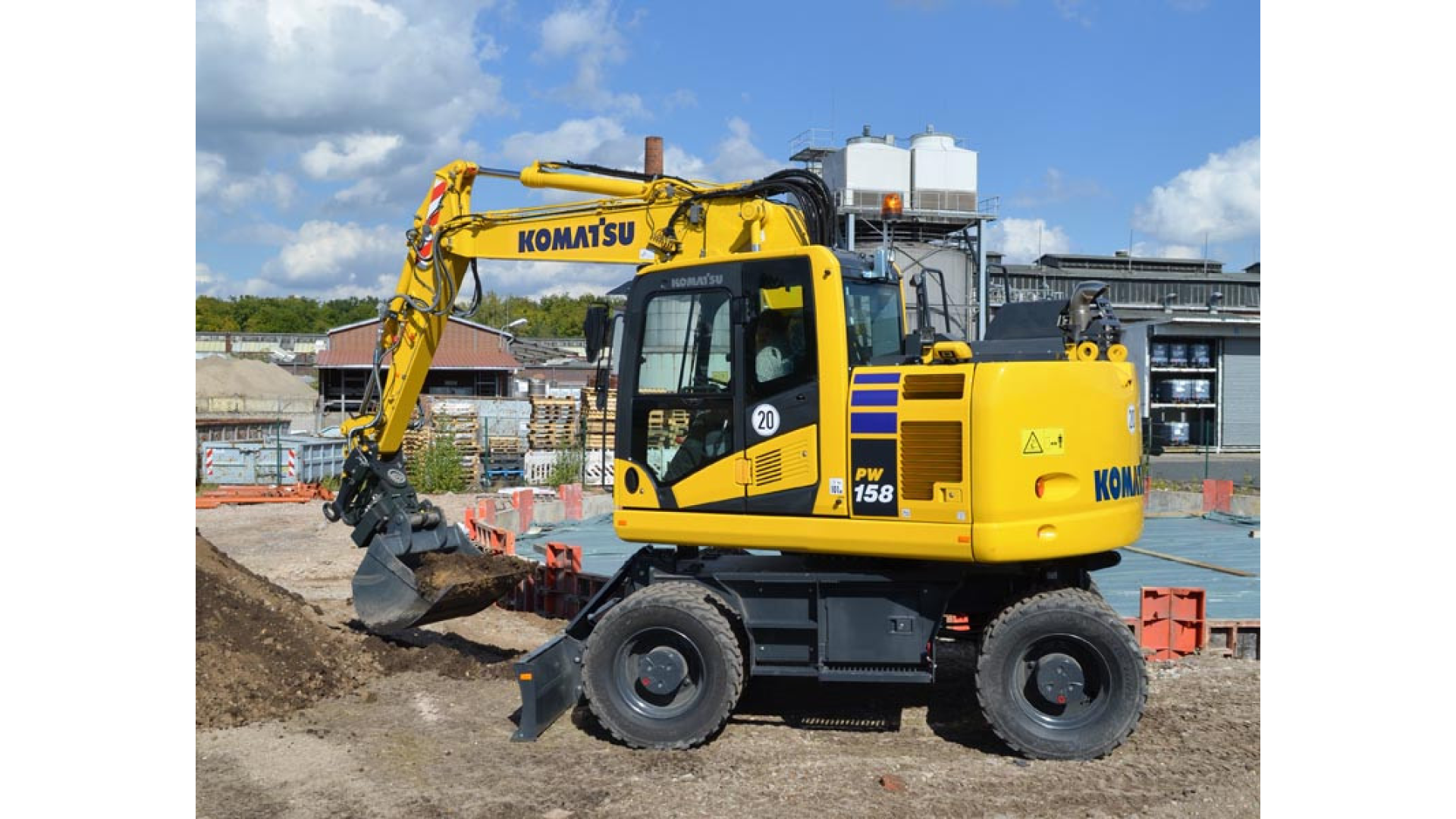 Escavatore KOMATSU PW158-11
