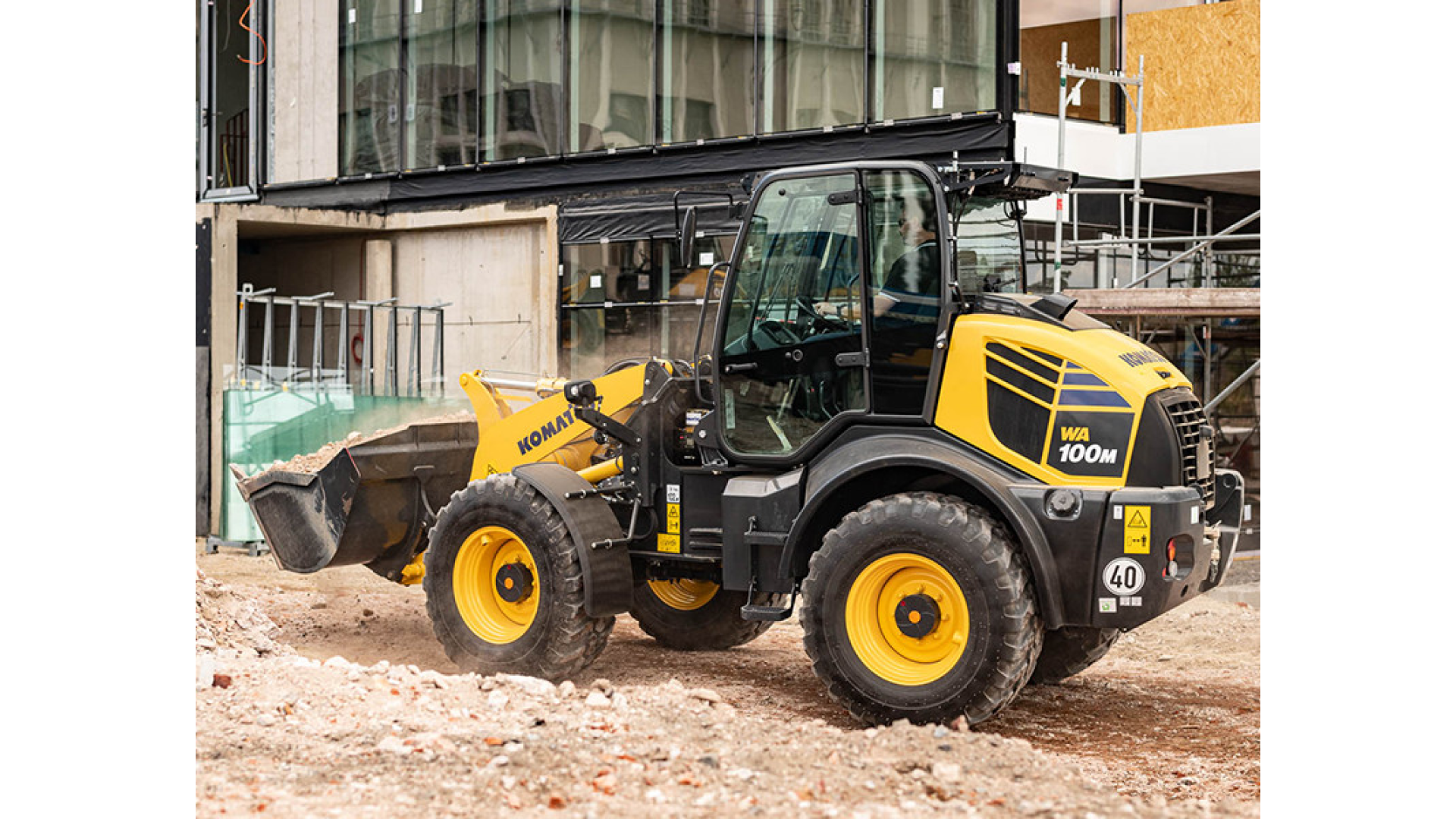 Pala Gommata KOMATSU WA100M-8