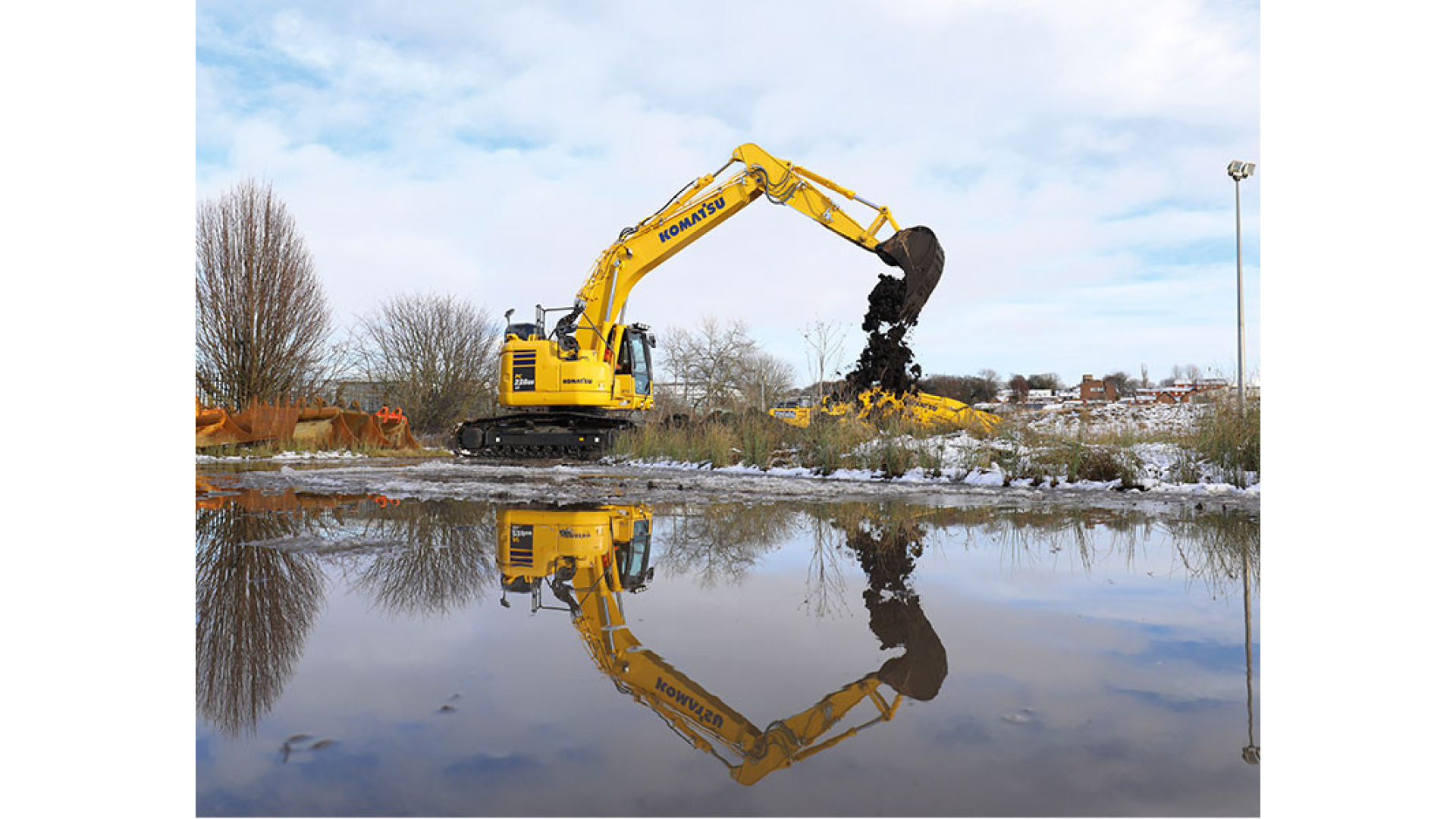 Escavatore KOMATSU PC228USLC-11