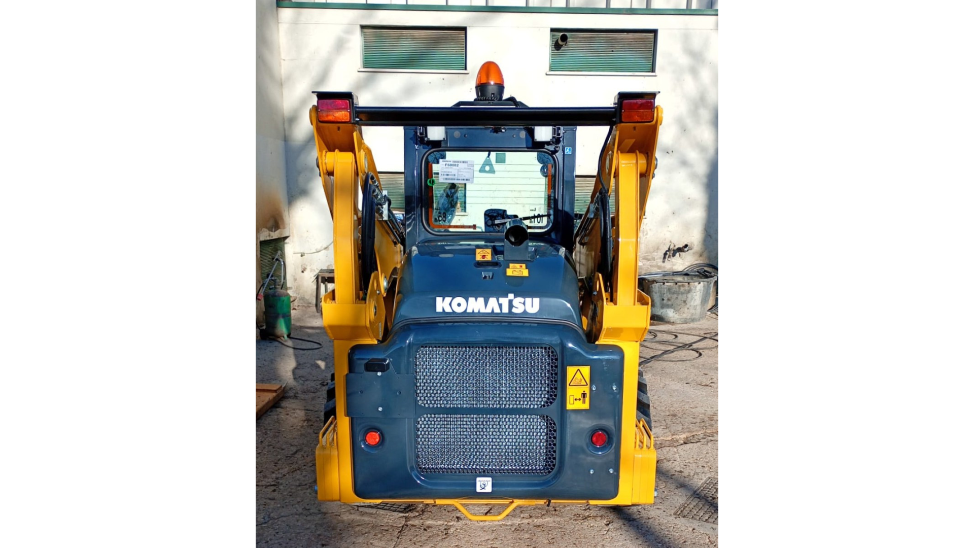 Minipala gommata KOMATSU SK820-8