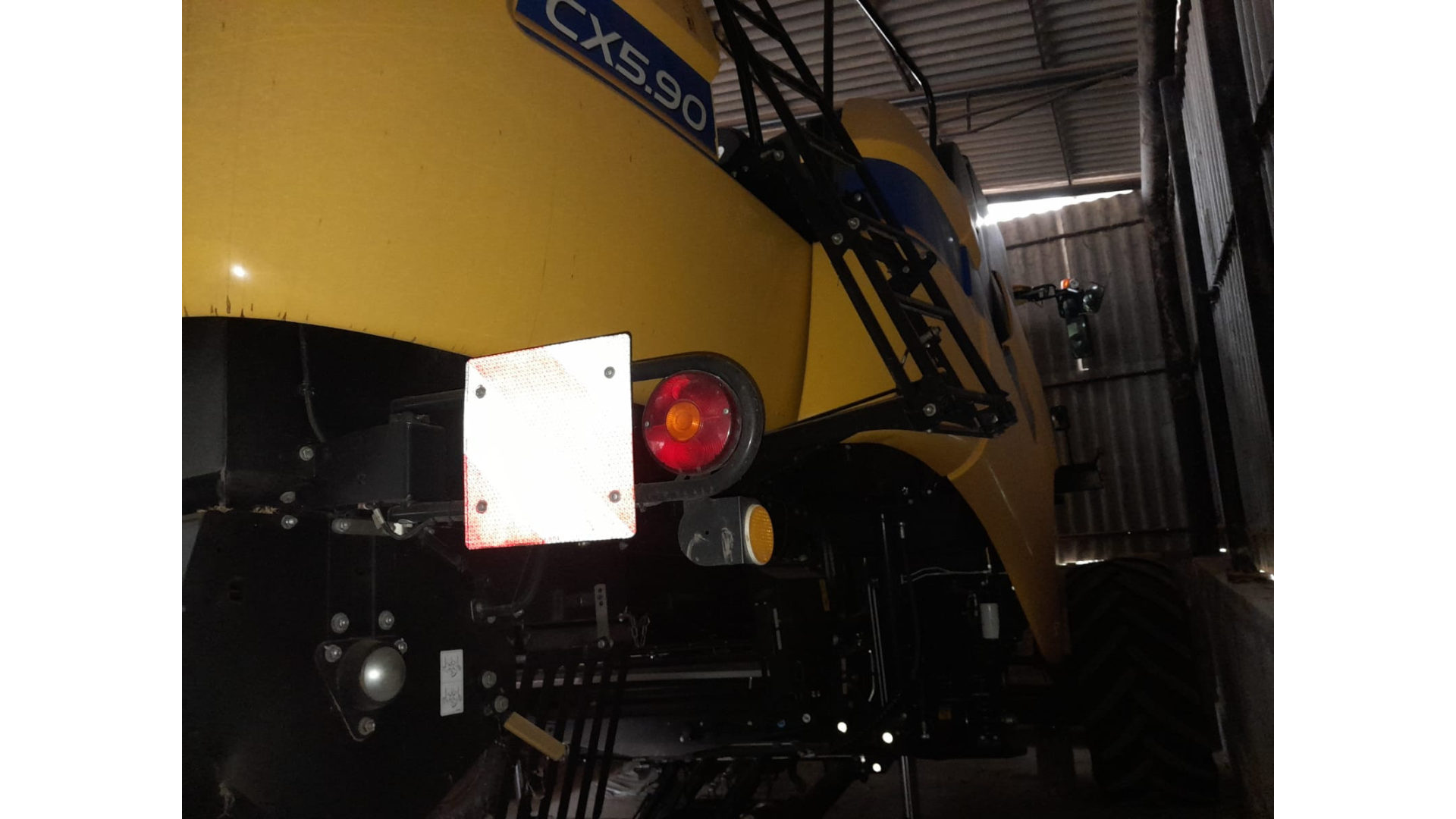 Mietitrebbia New Holland CX5.90 HILLSIDE Usata