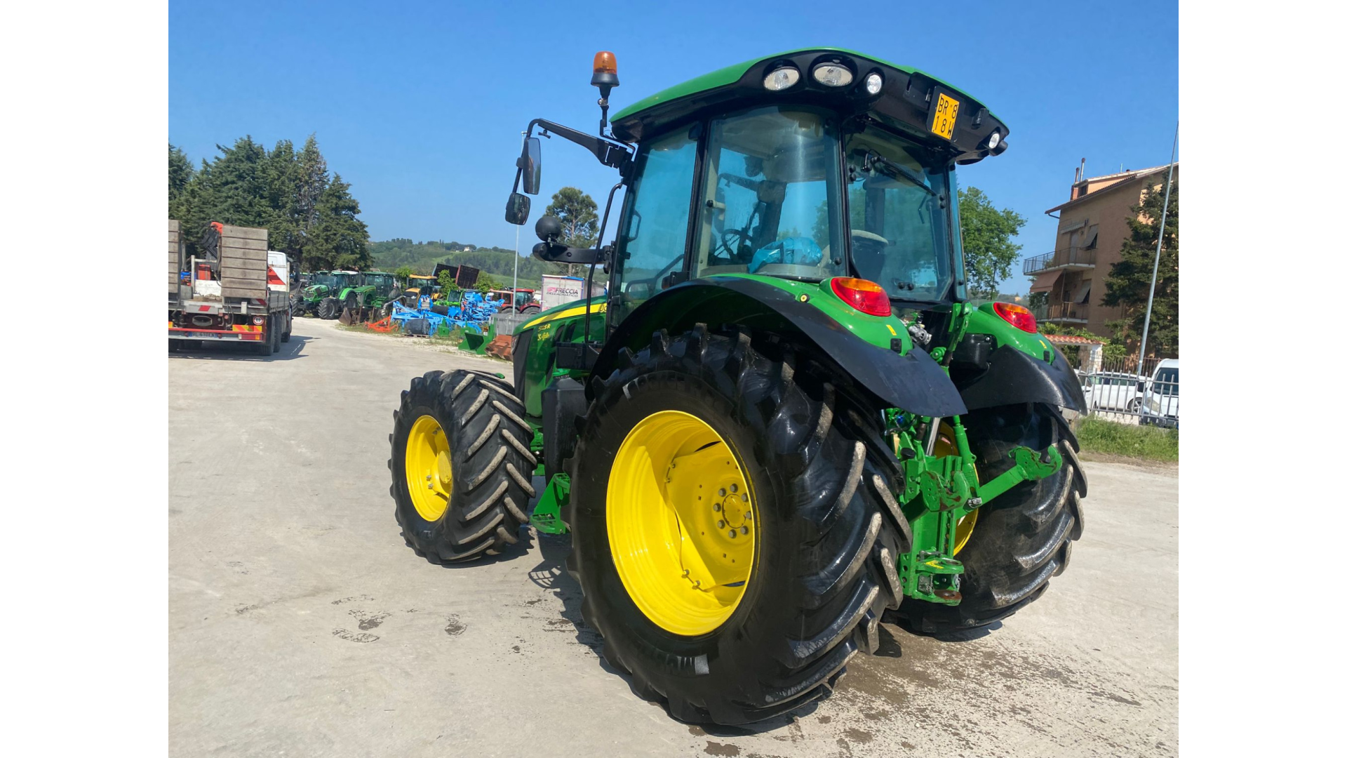 Trattore  John Deere 5125R usato