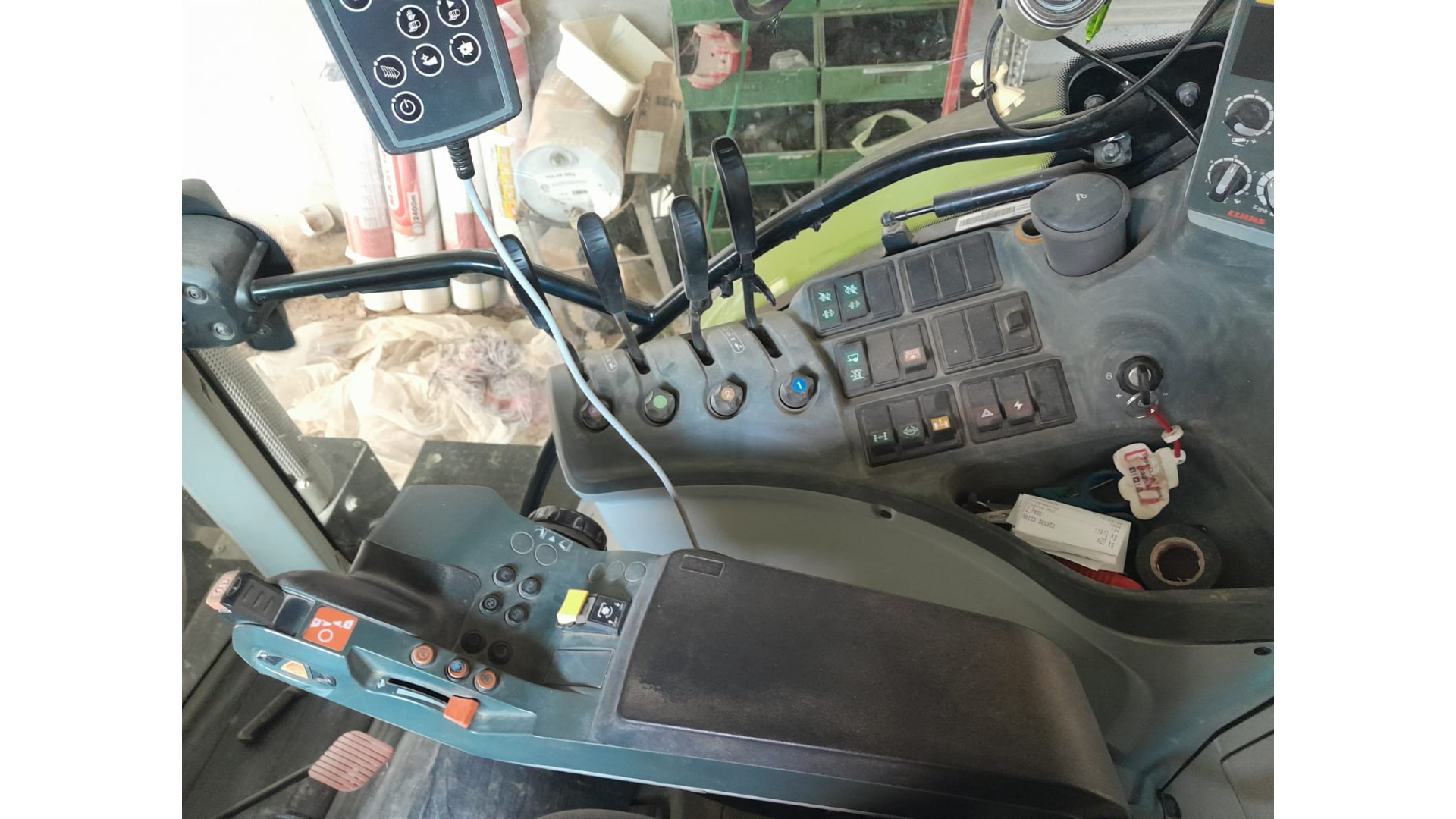 Trattore Claas Arion 640 CIS Usato