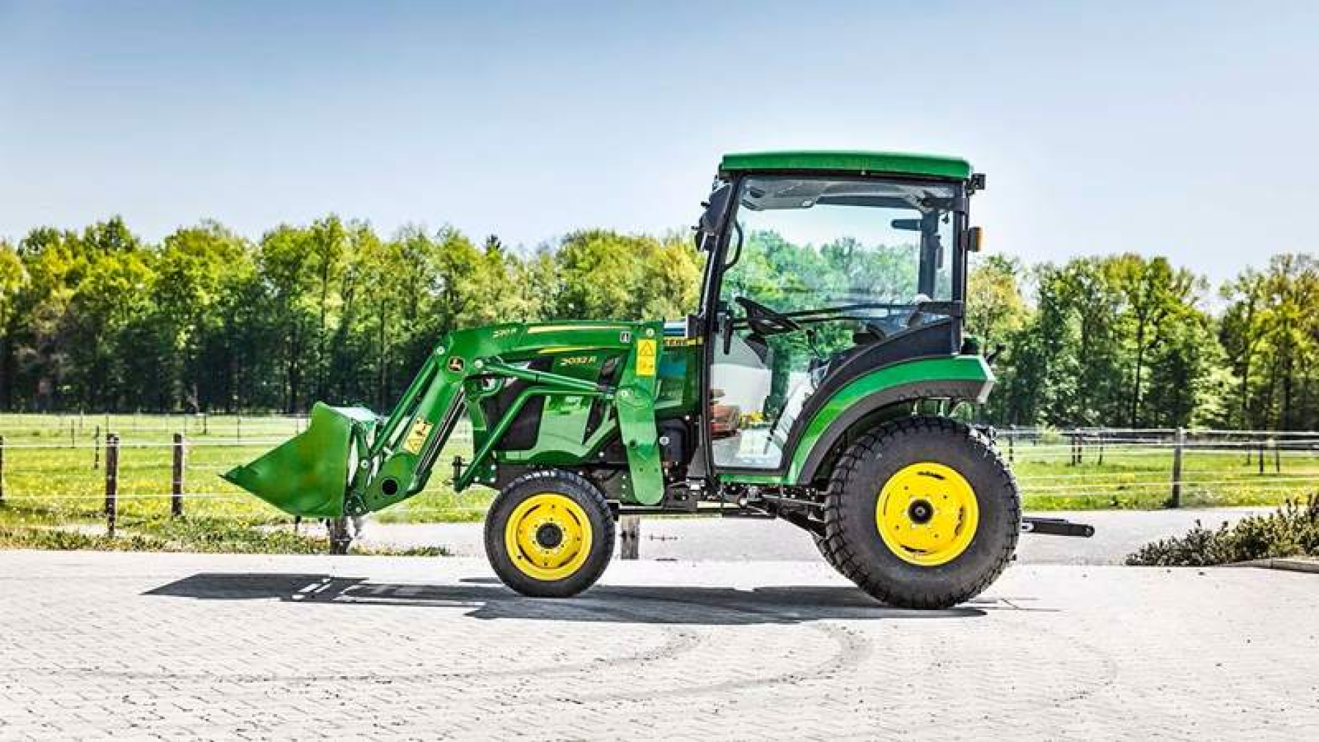 Trattore John Deere 2032R