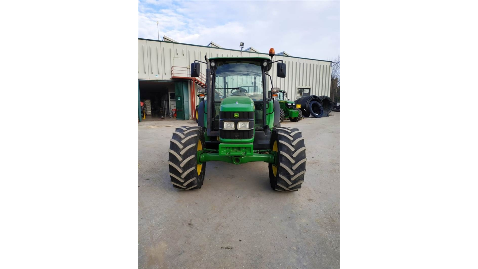 Trattore John Deere 5085 M usato