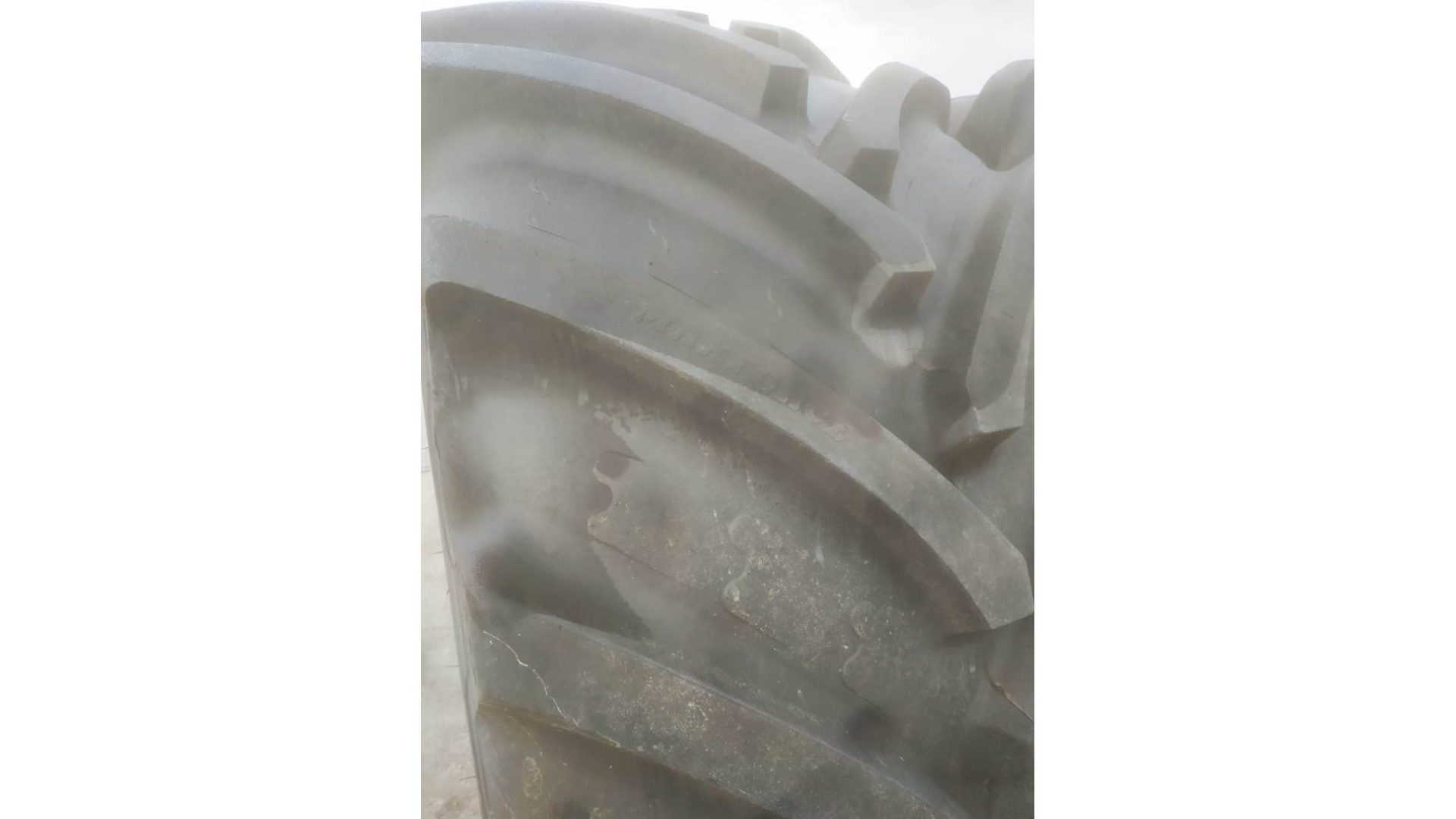 Pneumatici BKT 900/60 R38 usati