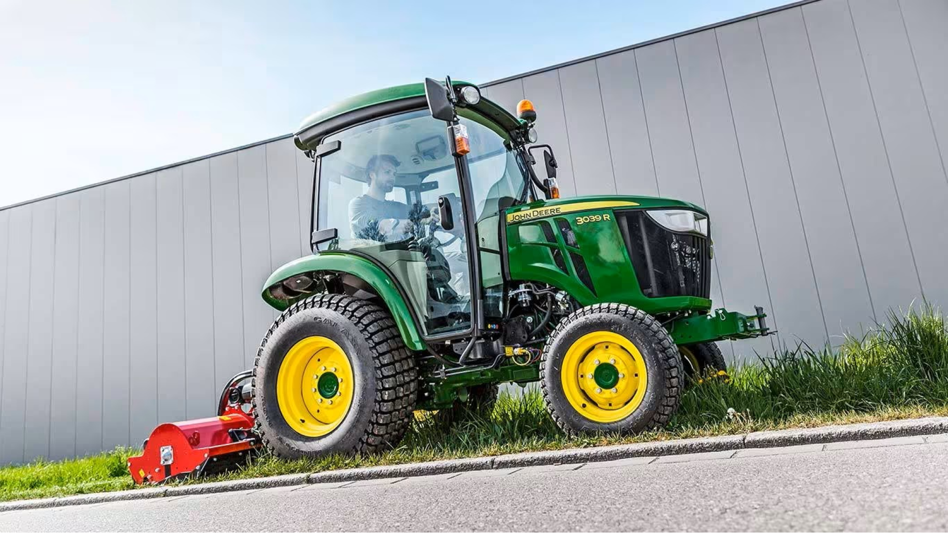 Trattore John Deere 3039R