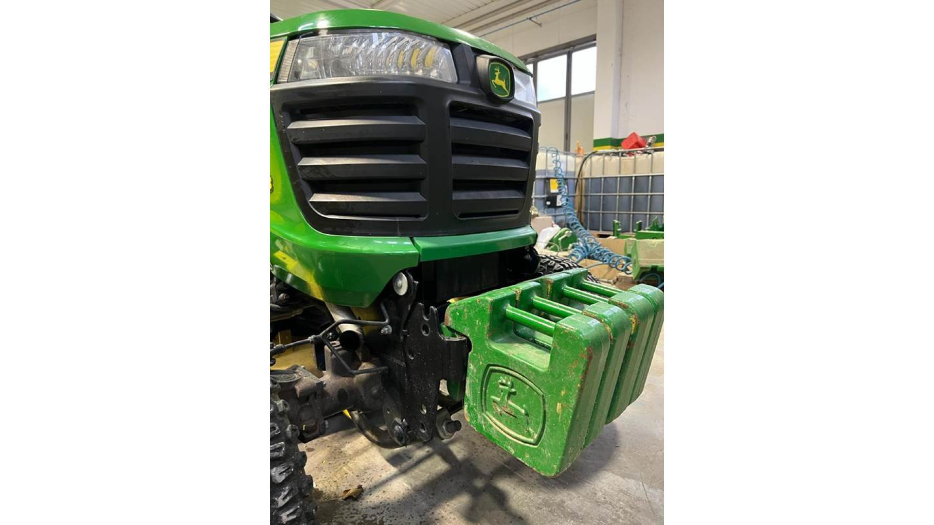 Trattorino rasaerba John Deere X 758 usato