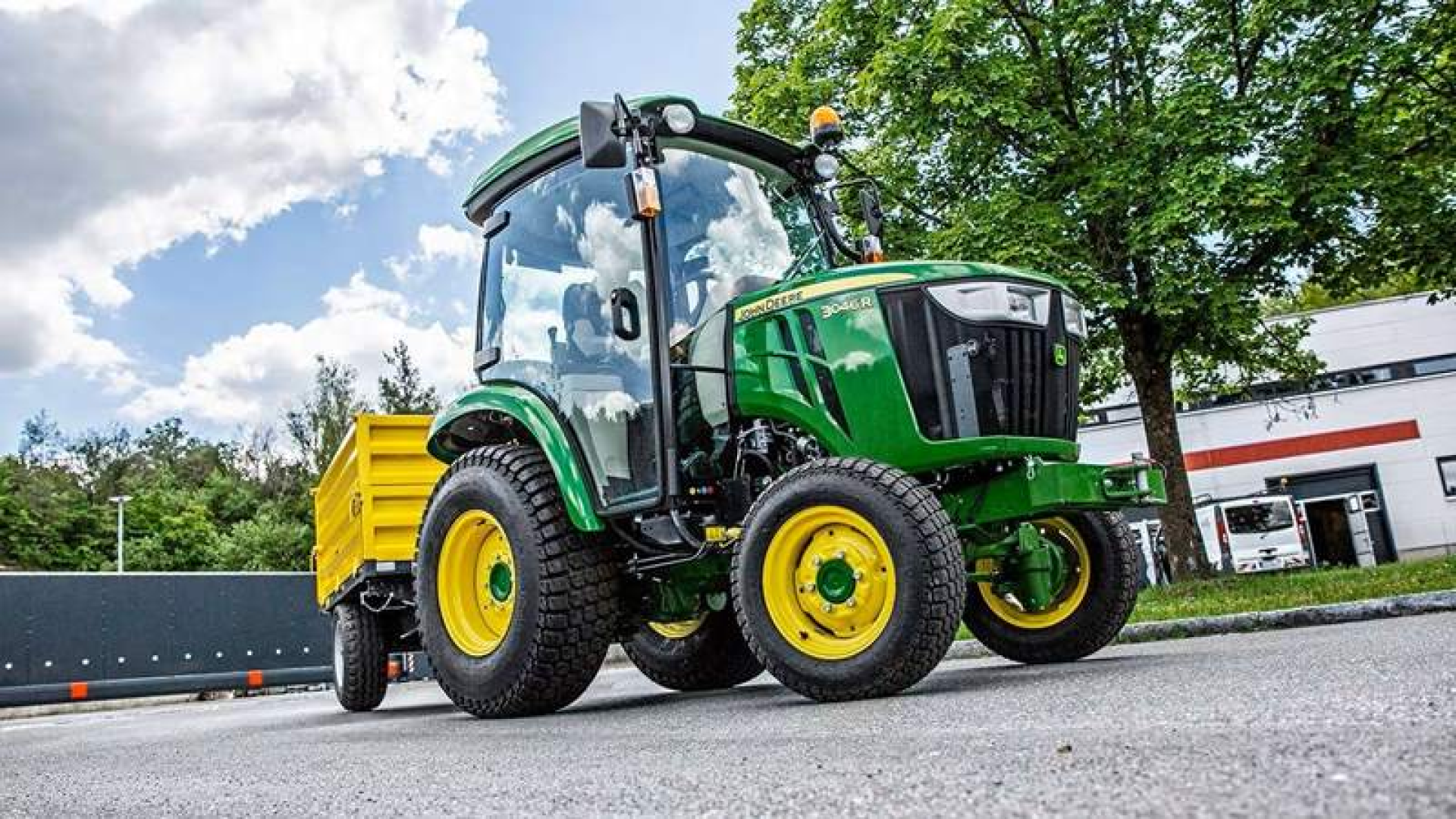 Trattore John Deere 3046R