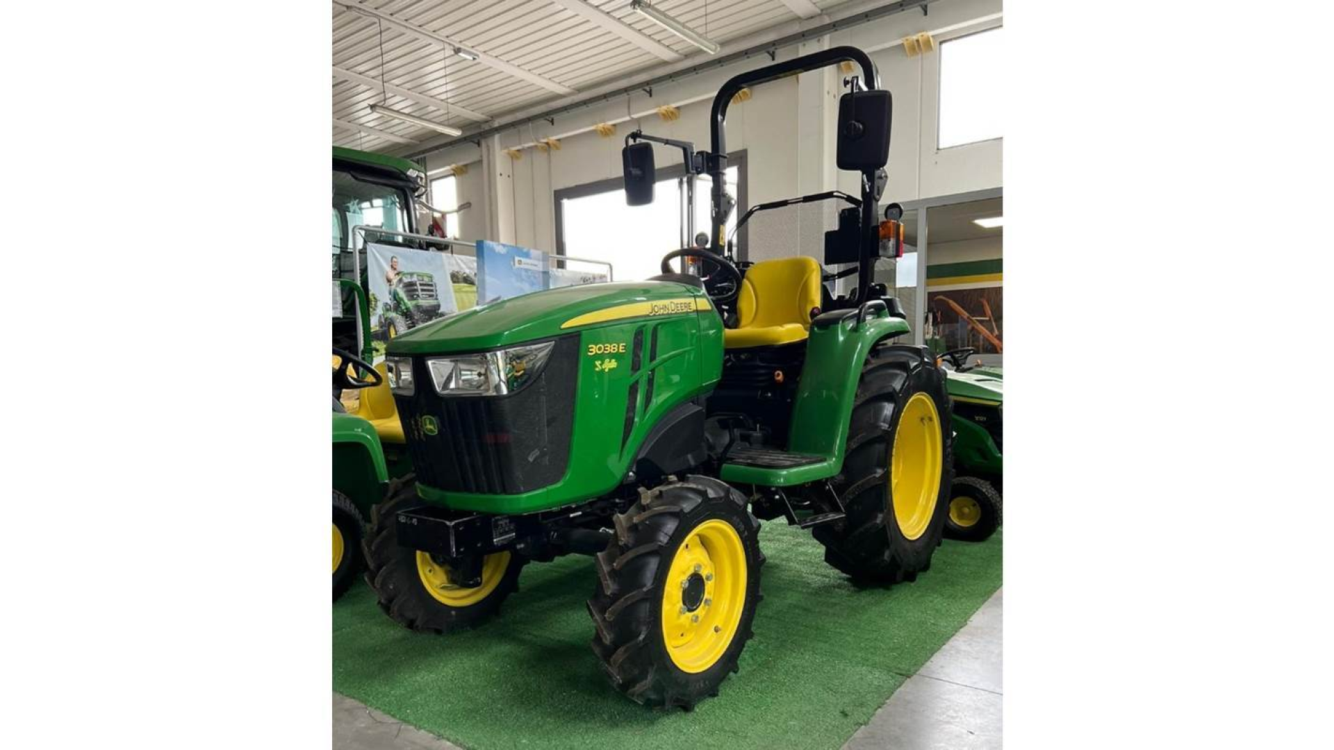 Trattore John Deere 3038E