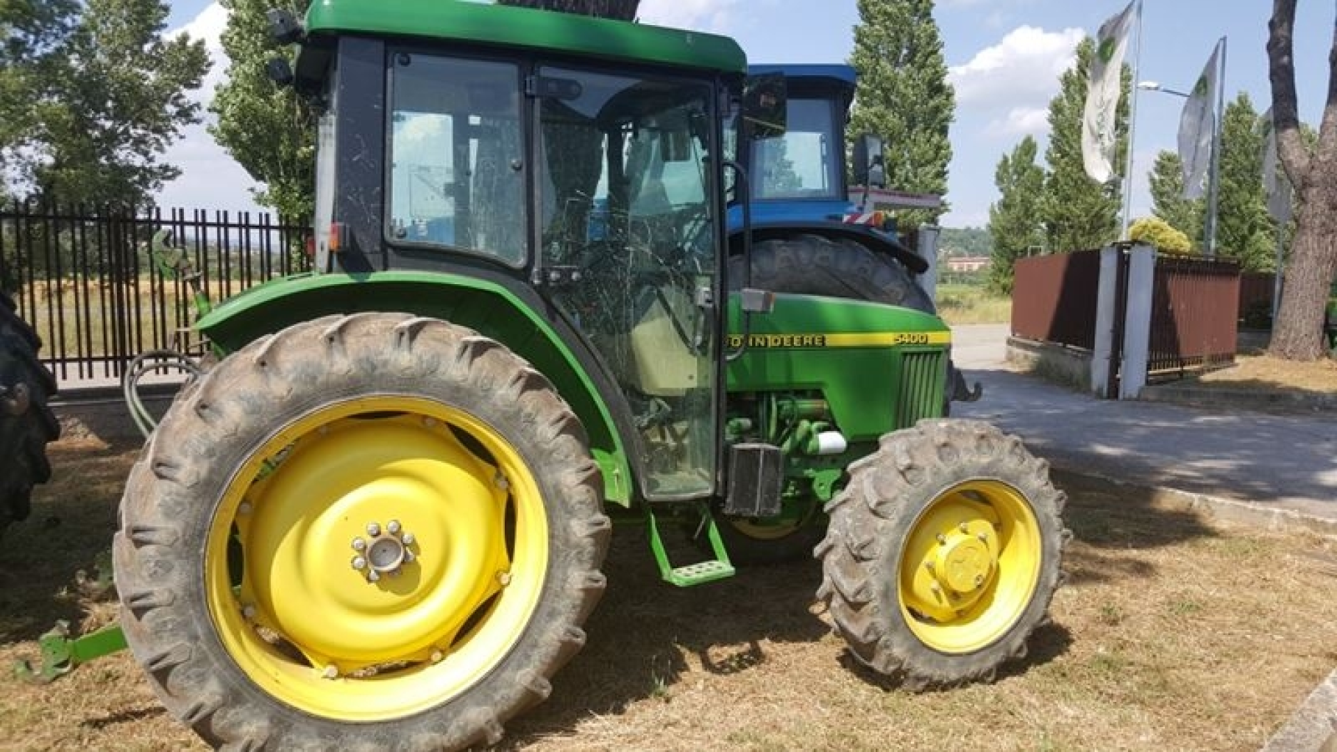 Trattore John Deere 5400 usato