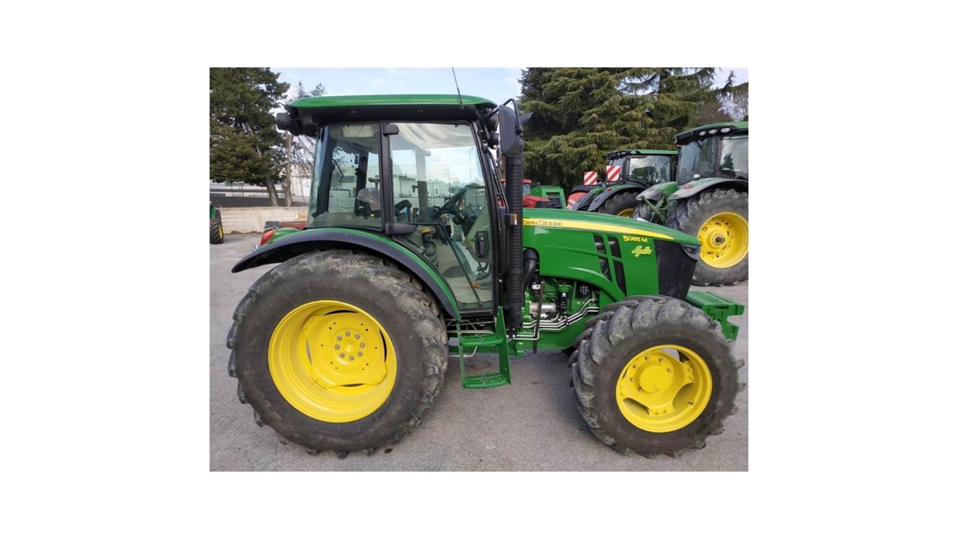 Trattore John Deere 5085 M usato