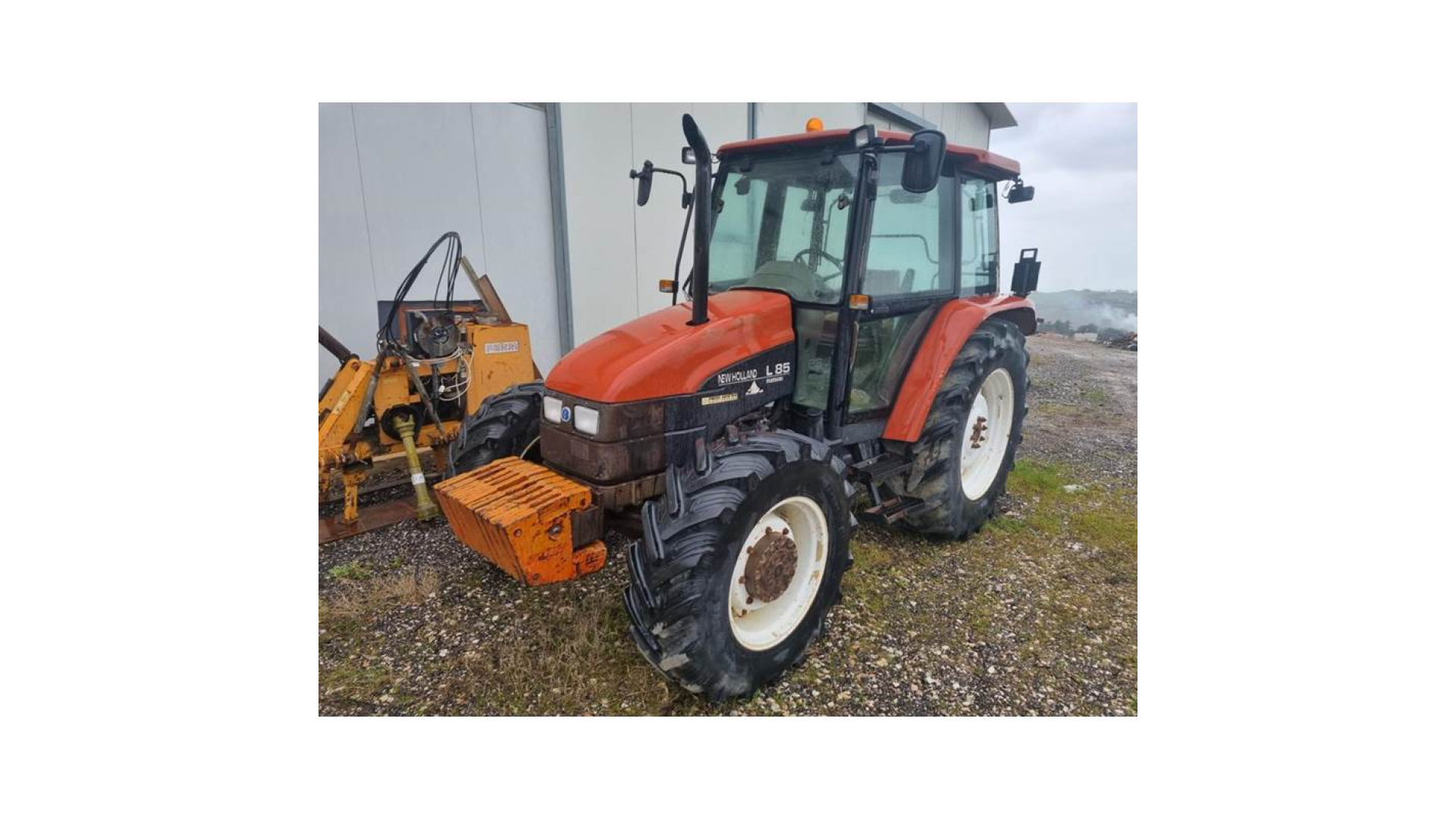 Trattore New Holland L85 DT usato